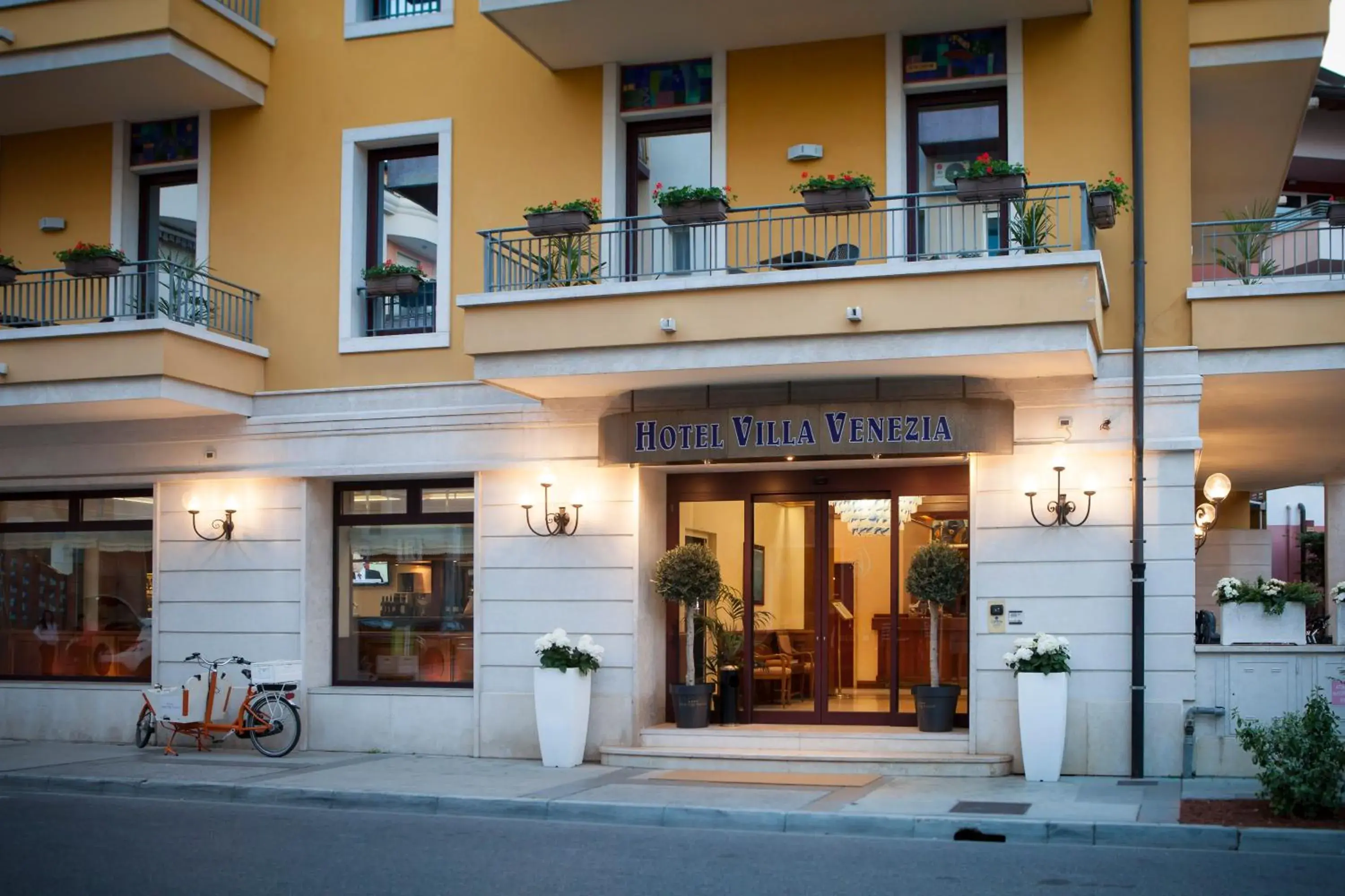 Property building in Hotel Villa Venezia