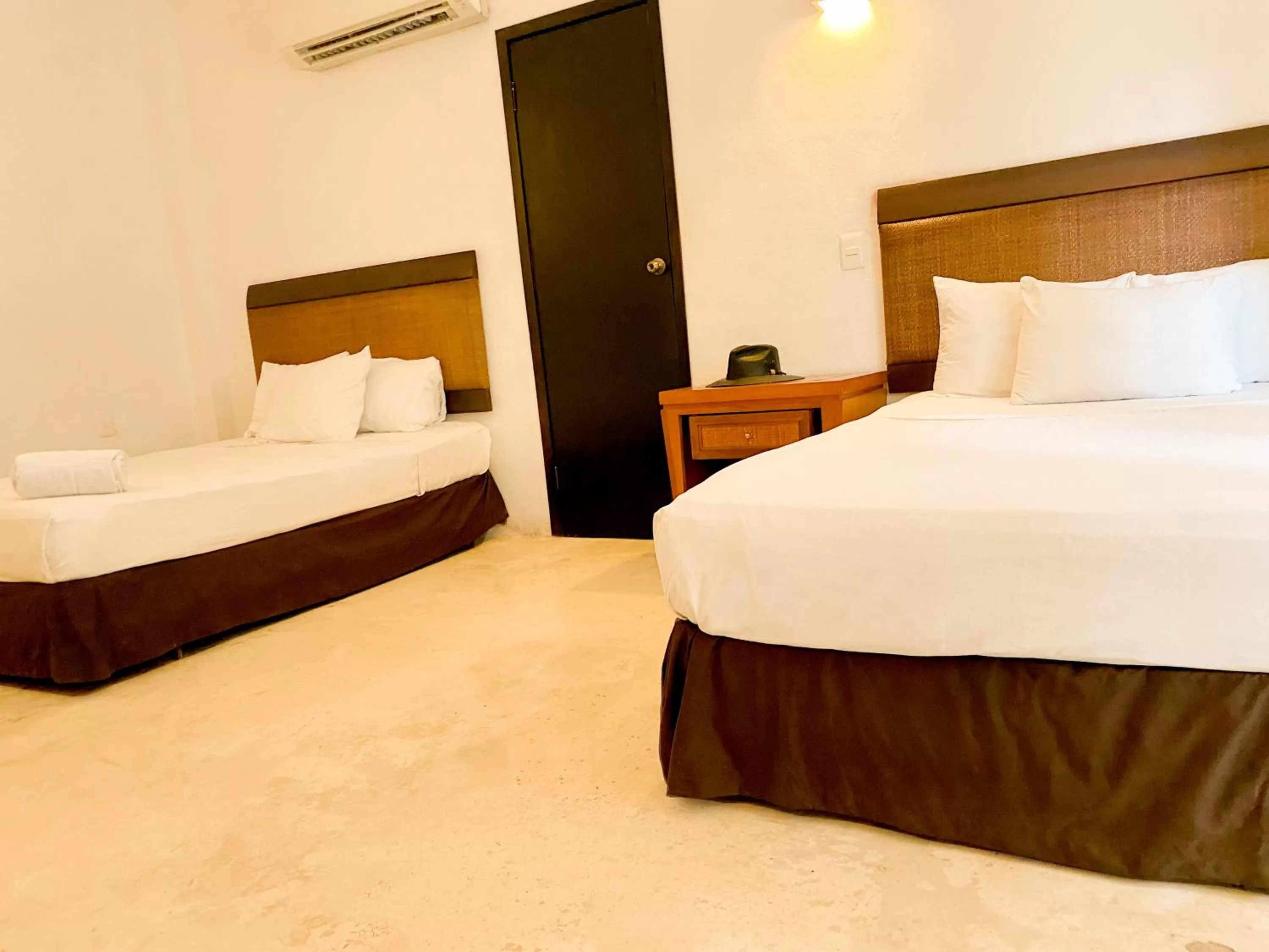 Standard Twin Room in Siesta Fiesta Hotel - 5th Avenue