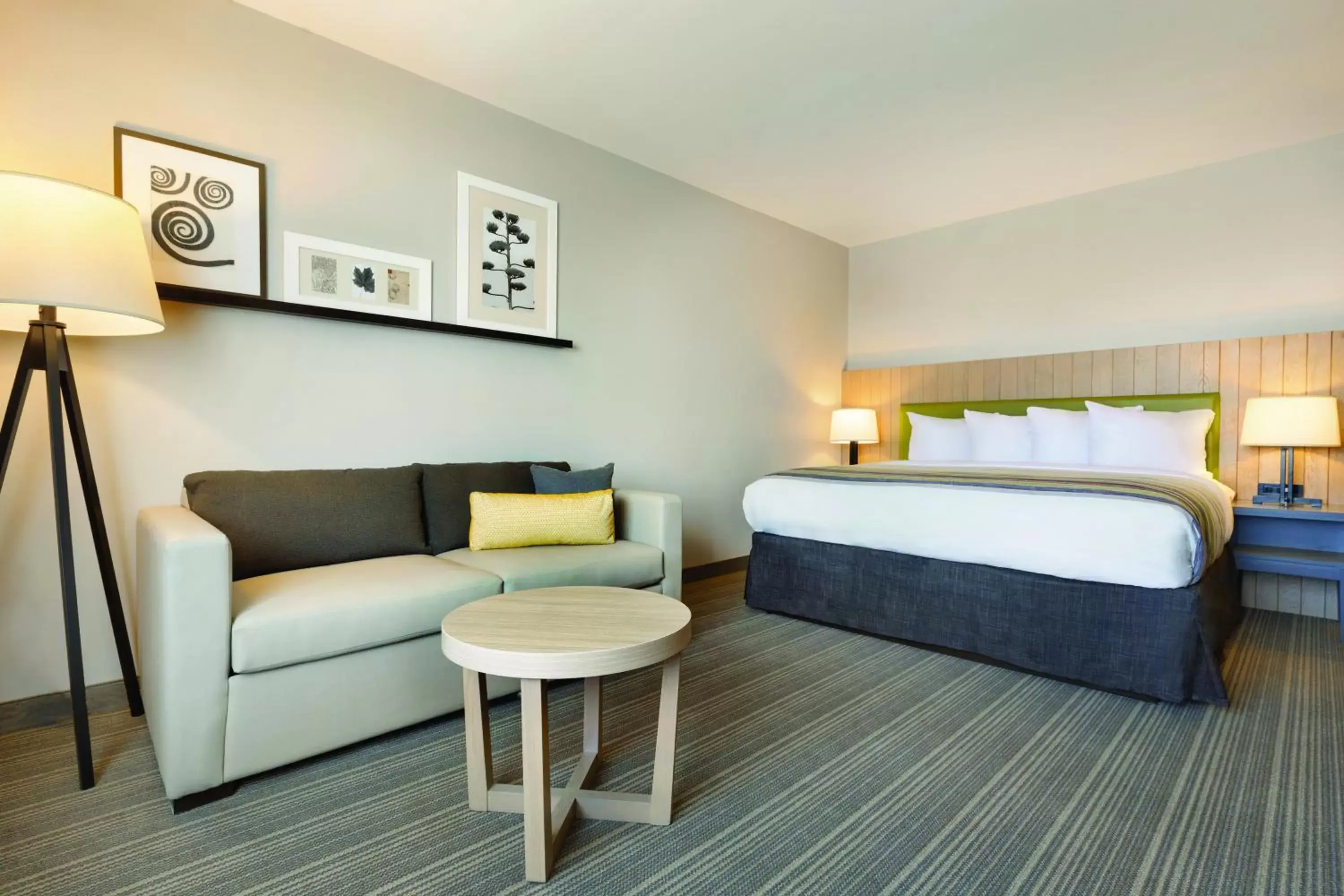 Bed in Country Inn & Suites by Radisson Ocean City