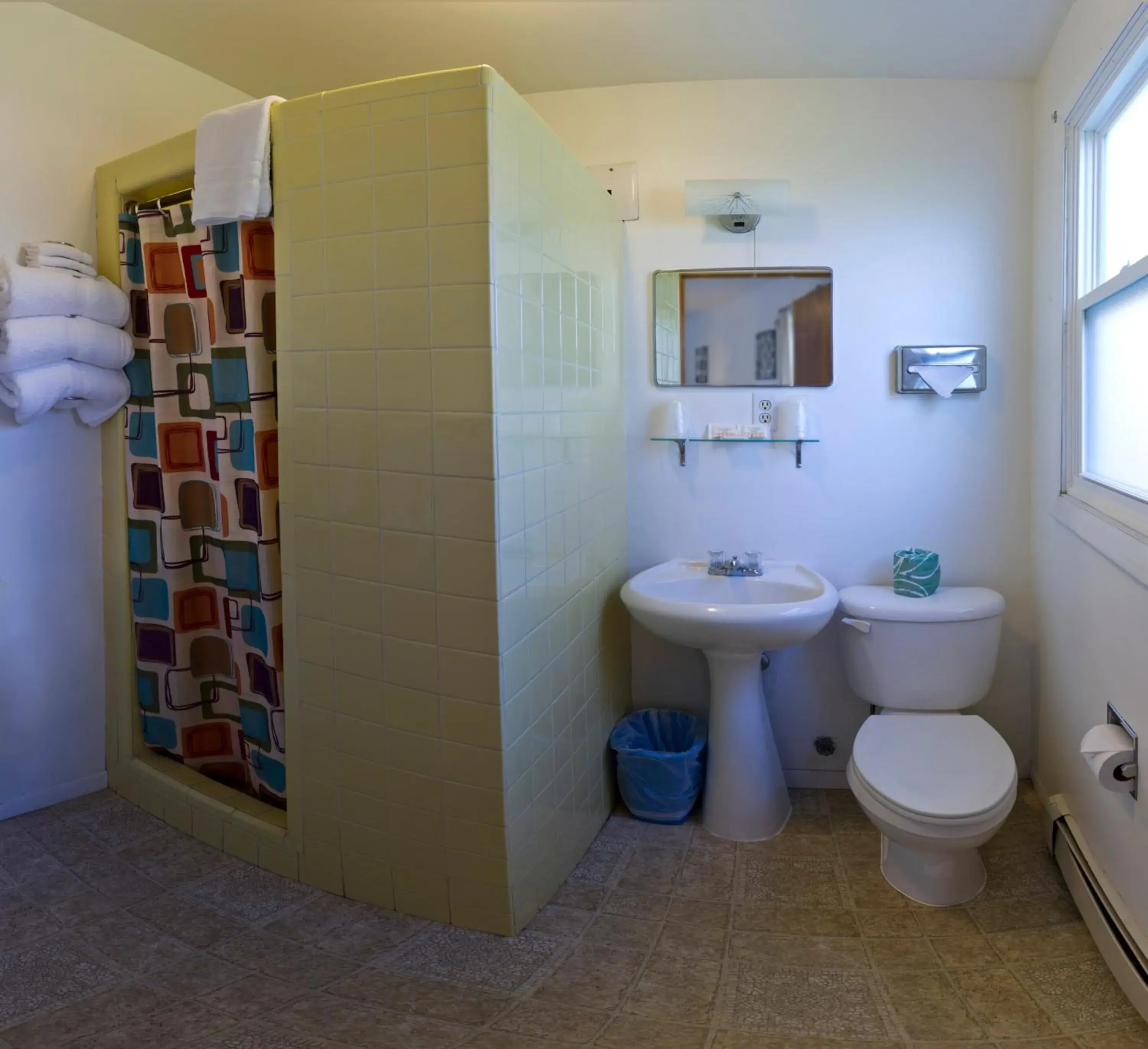 Bathroom in Sunset Lodge Escanaba