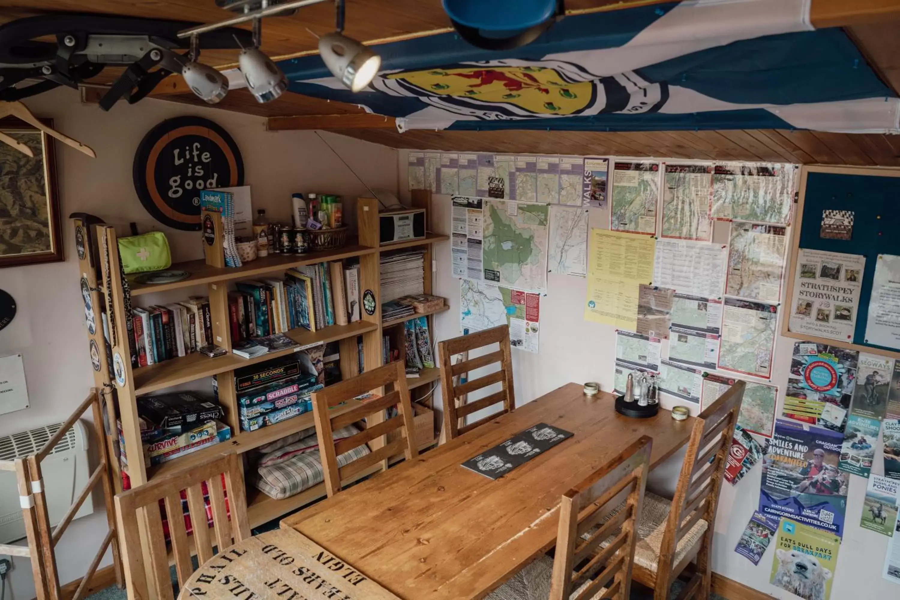 Lounge or bar in Eriskay B&B and Aviemore Glamping Lounge or bar in Eriskay B&B and Aviemore Glamping