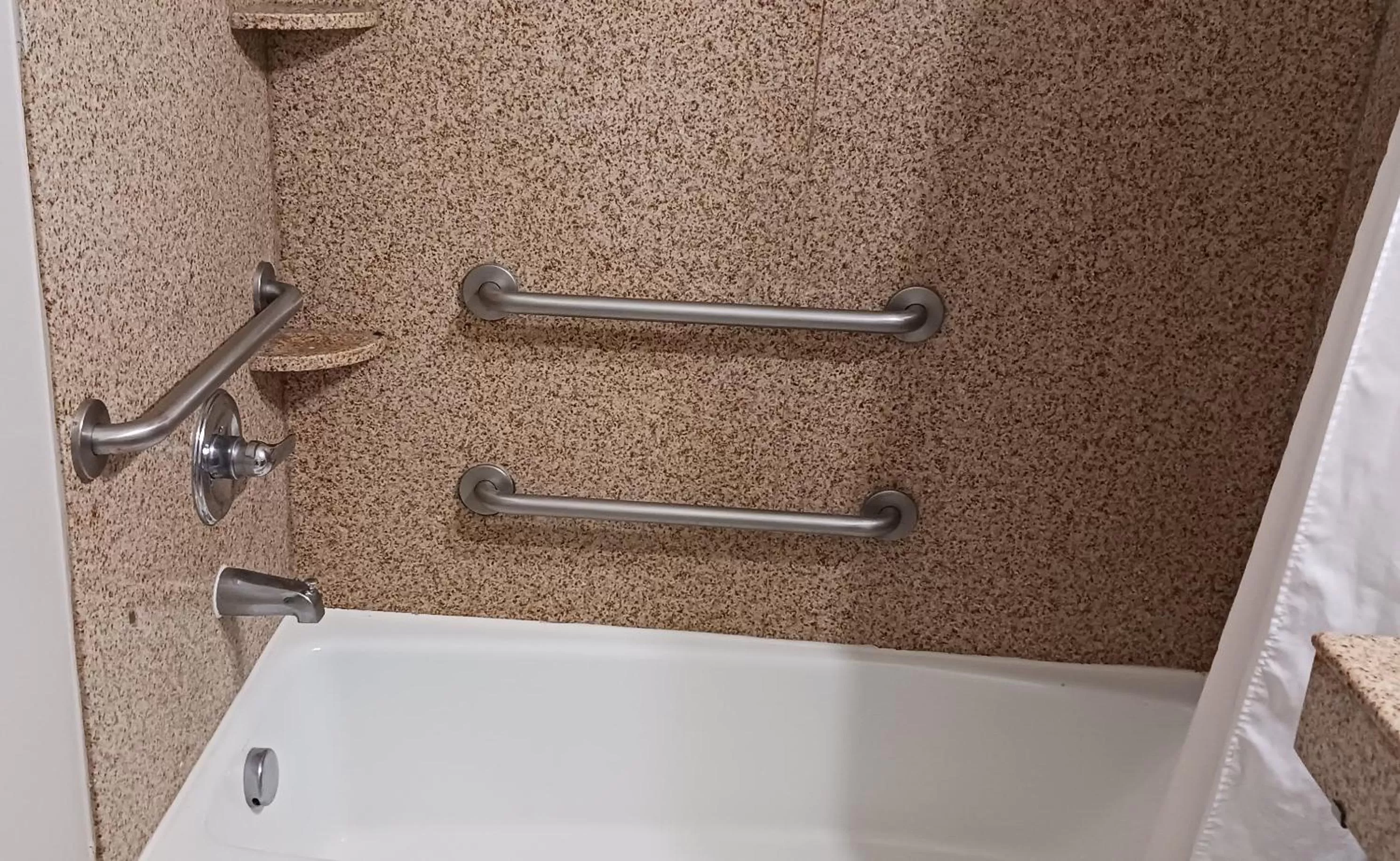 Bathroom in Red Roof Inn & Suites Longview