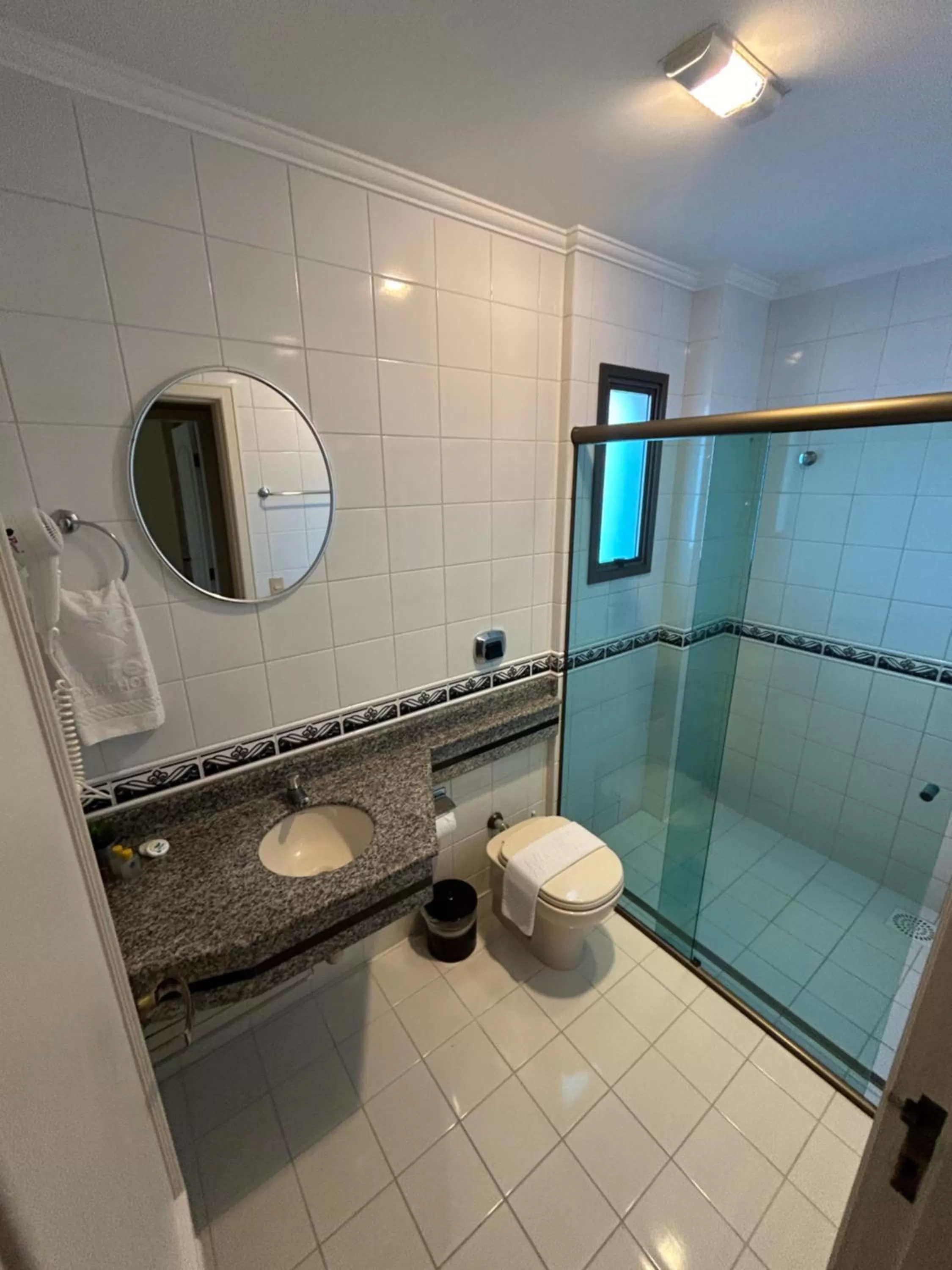 Bathroom in Golfinhos Apart Hotel