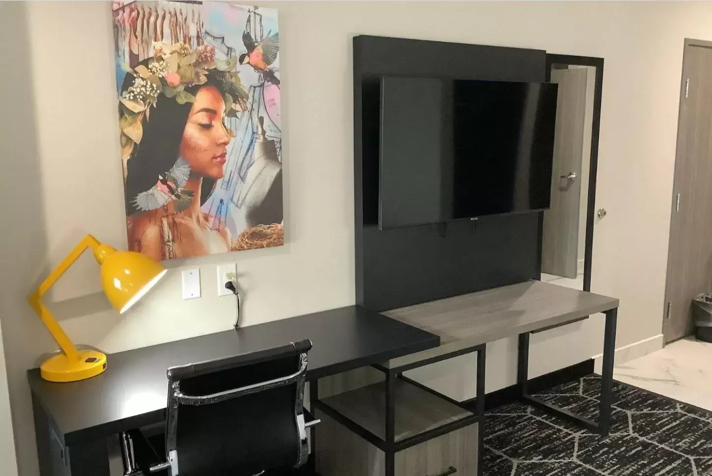 TV and multimedia, TV/Entertainment Center in La Quinta Inn & Suites by Wyndham Corpus Christi Southeast
