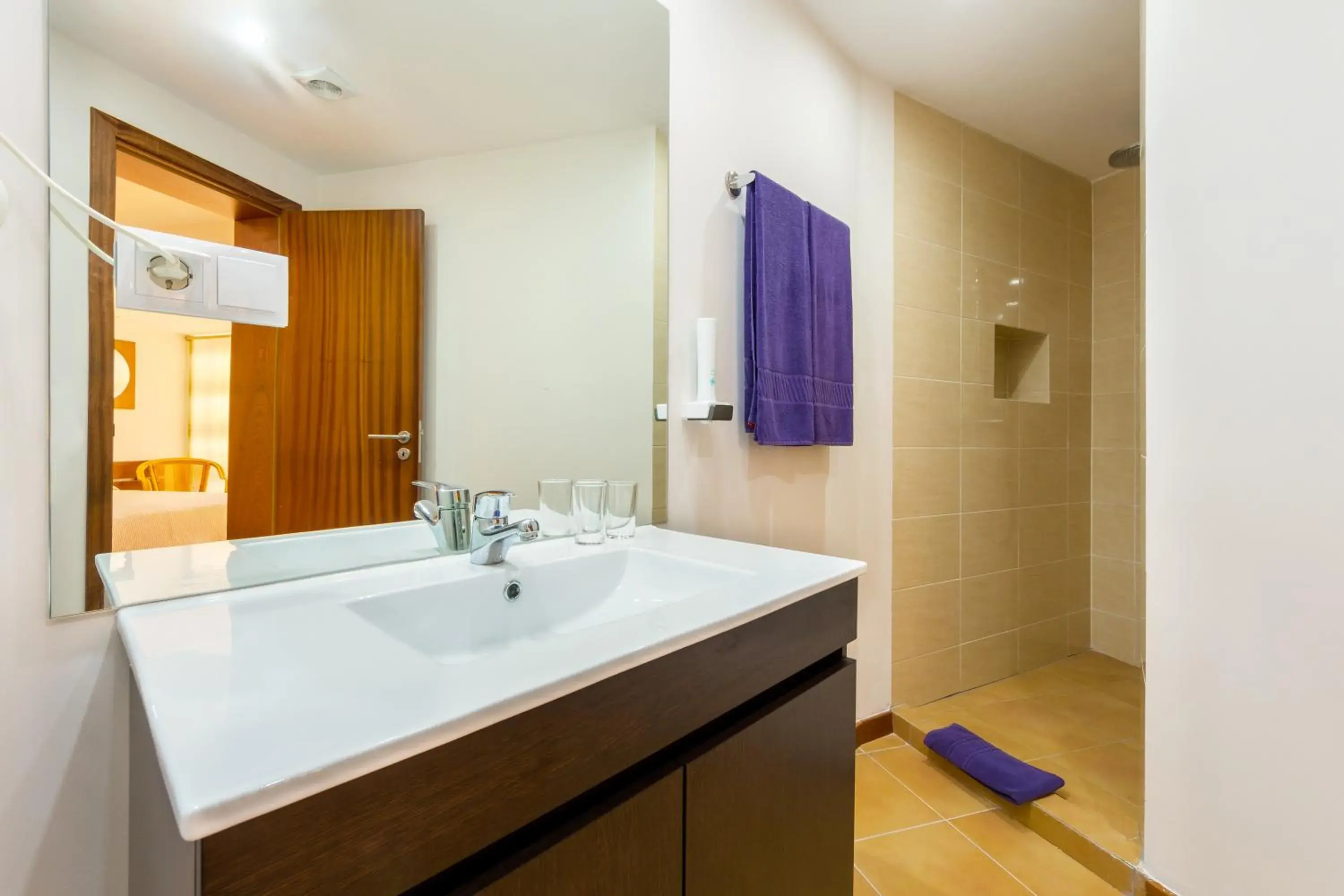 Bathroom in Hotel Balaia Mar