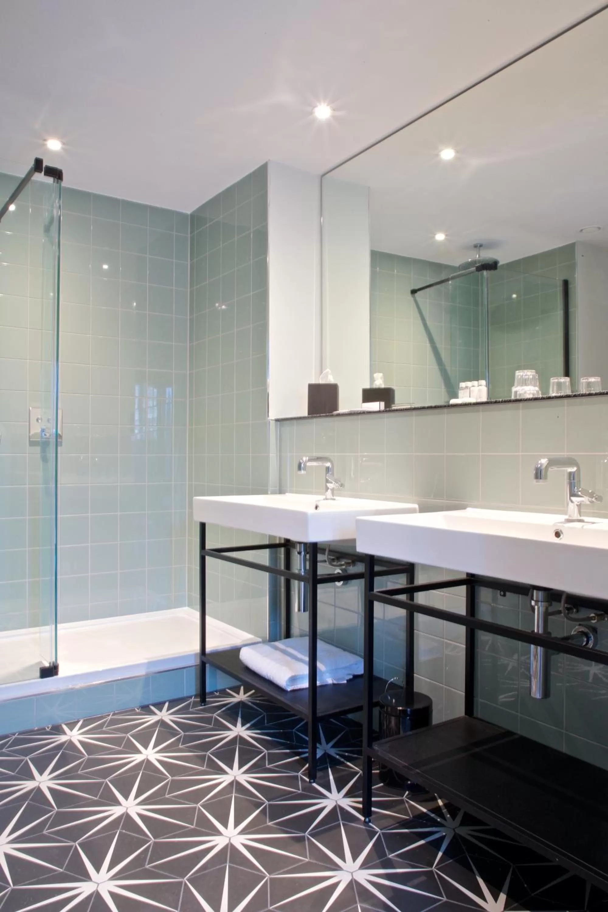 Bathroom in Telegraph Hotel - Coventry