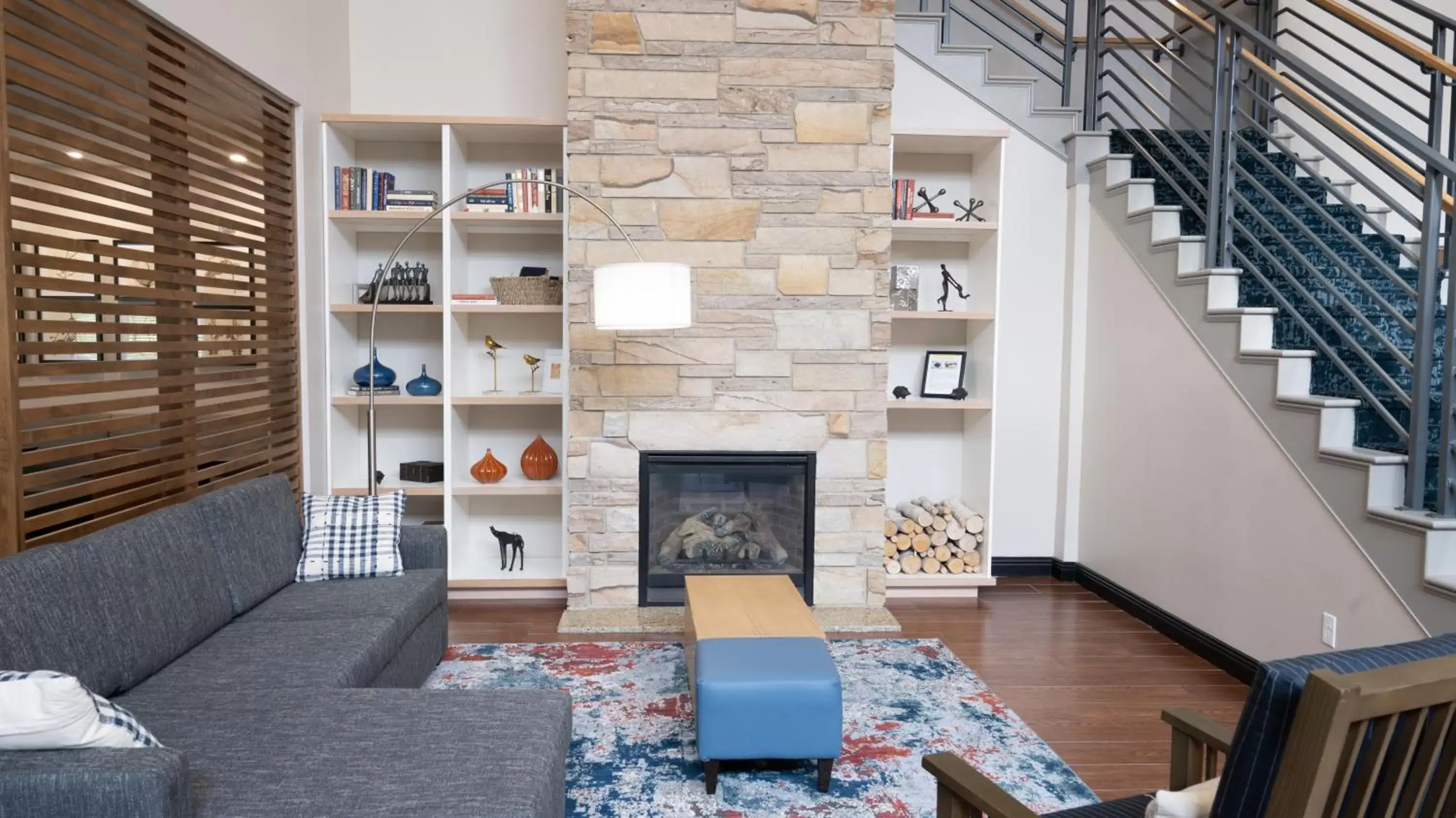 Lobby or reception in Country Inn & Suites by Radisson, State College Penn State Area , PA Lobby or reception in Country Inn & Suites by Radisson, State College Penn State Area , PA