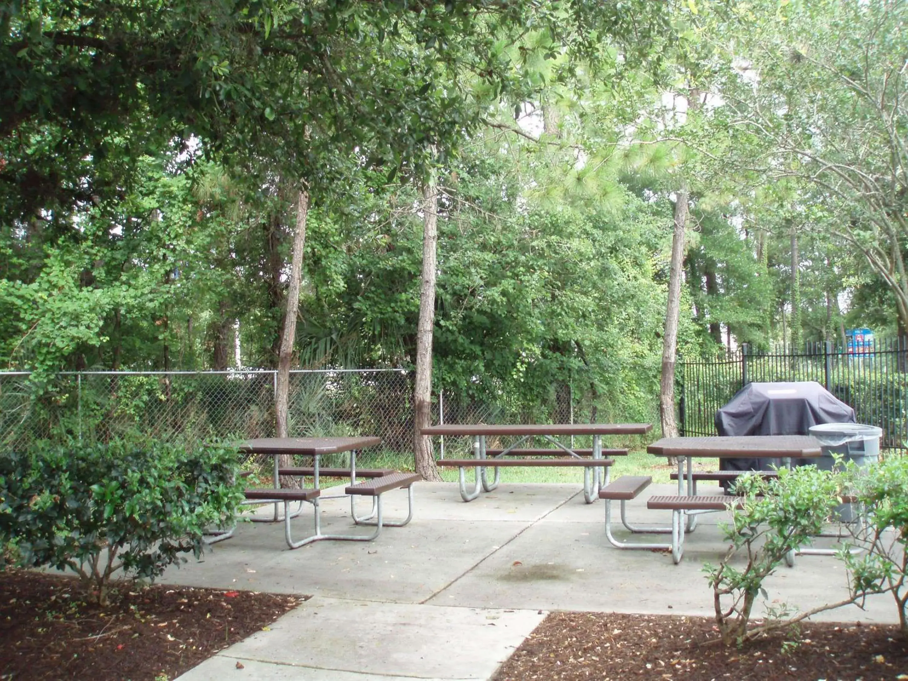 Patio in Extended Stay America Suites - Jacksonville - Baymeadows