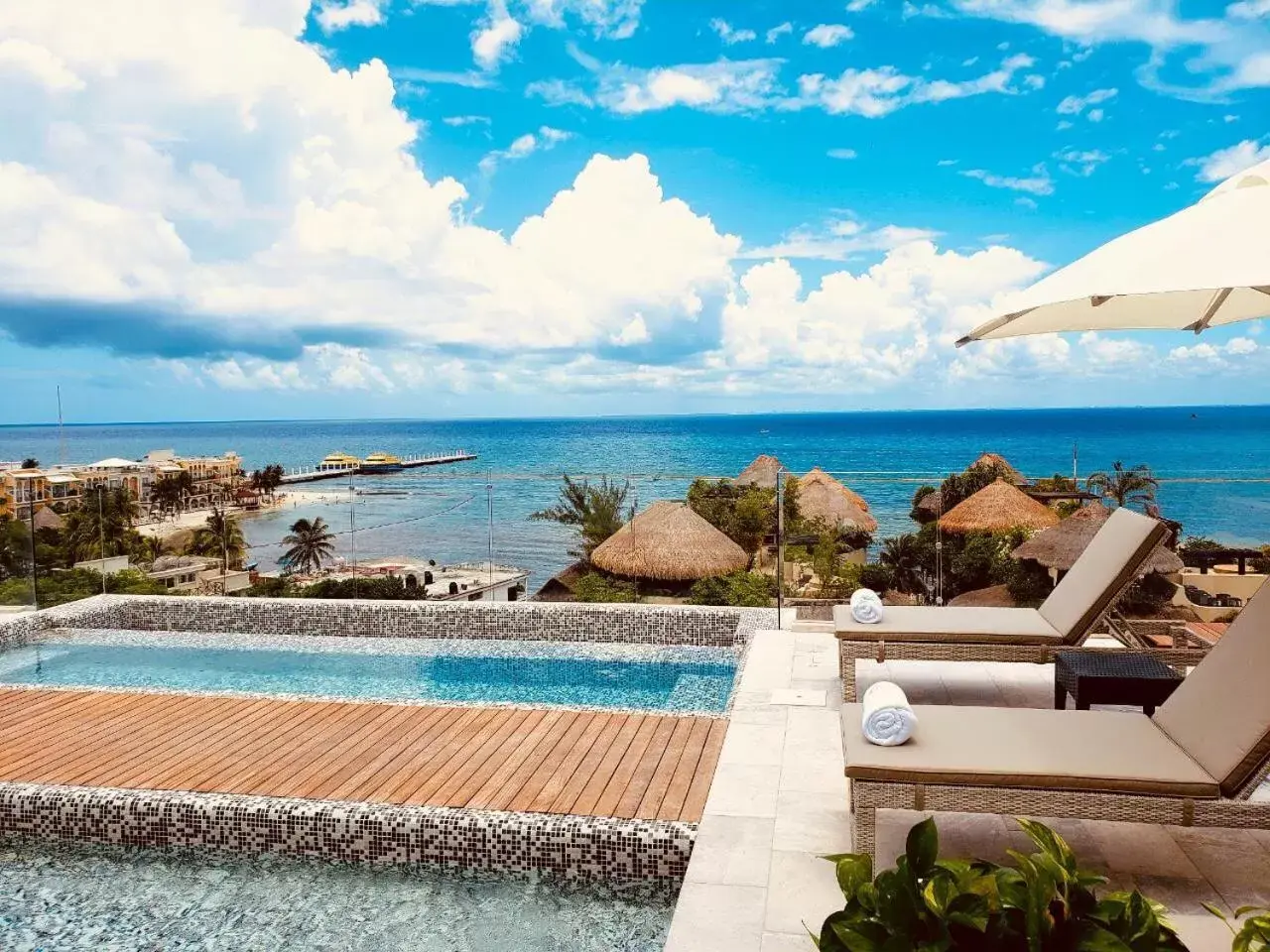 Pool view, Swimming Pool in Singular Joy Downtown Residences