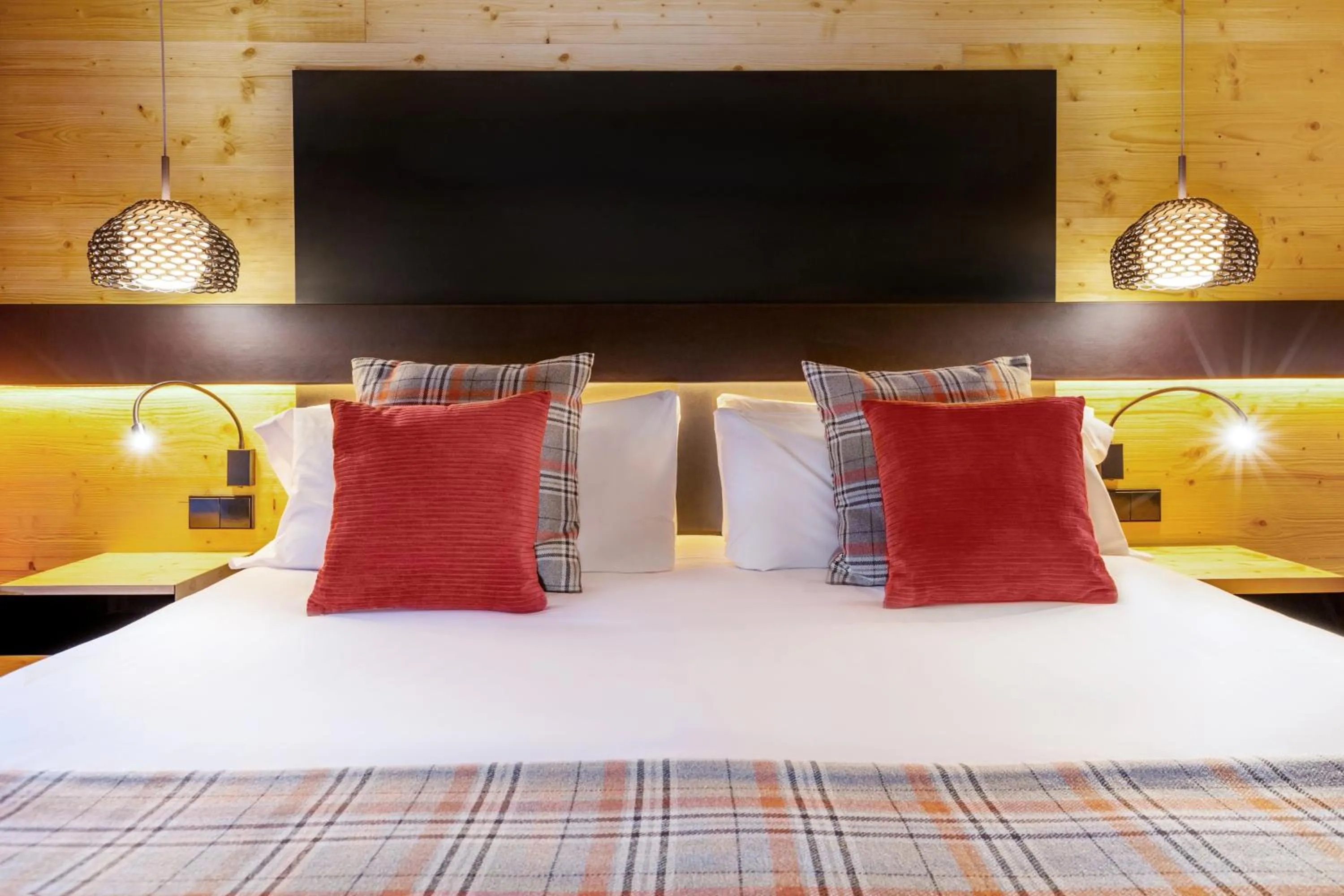 Premium Quadruple Room (2 Adults + 2 Children) in Park Piolets MountainHotel & Spa