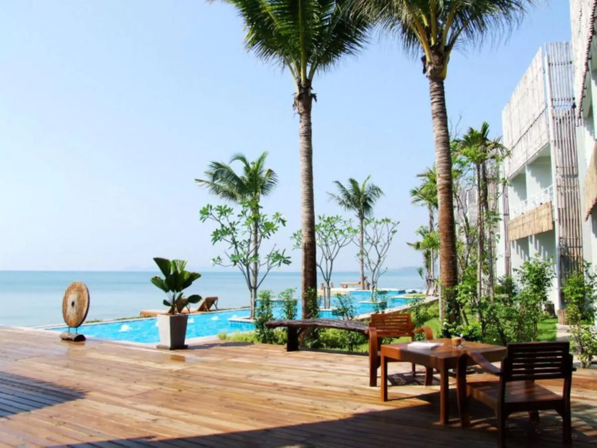 Balcony/Terrace, Swimming Pool in Bari Lamai Resort