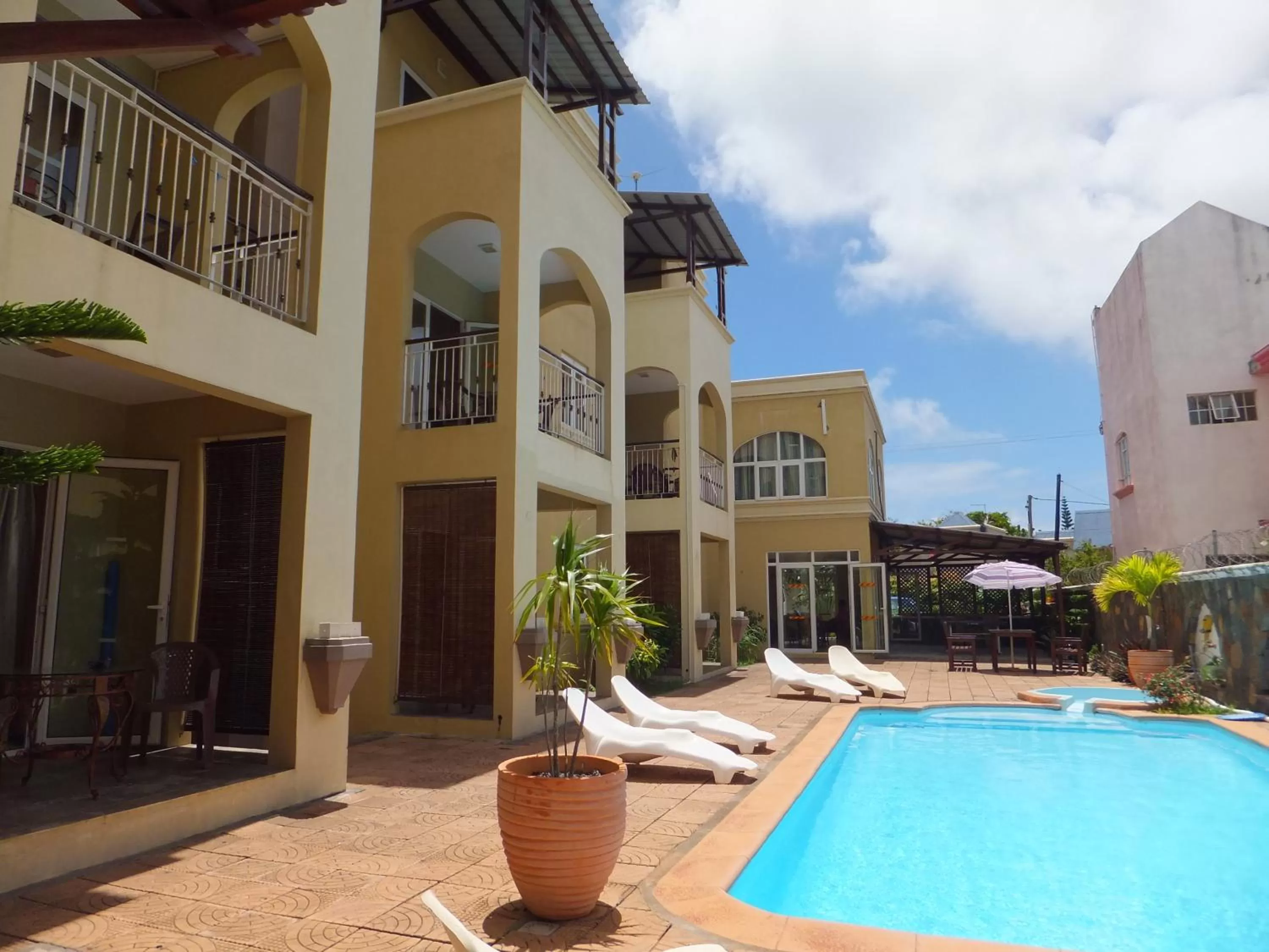 Swimming pool in Villa Narmada