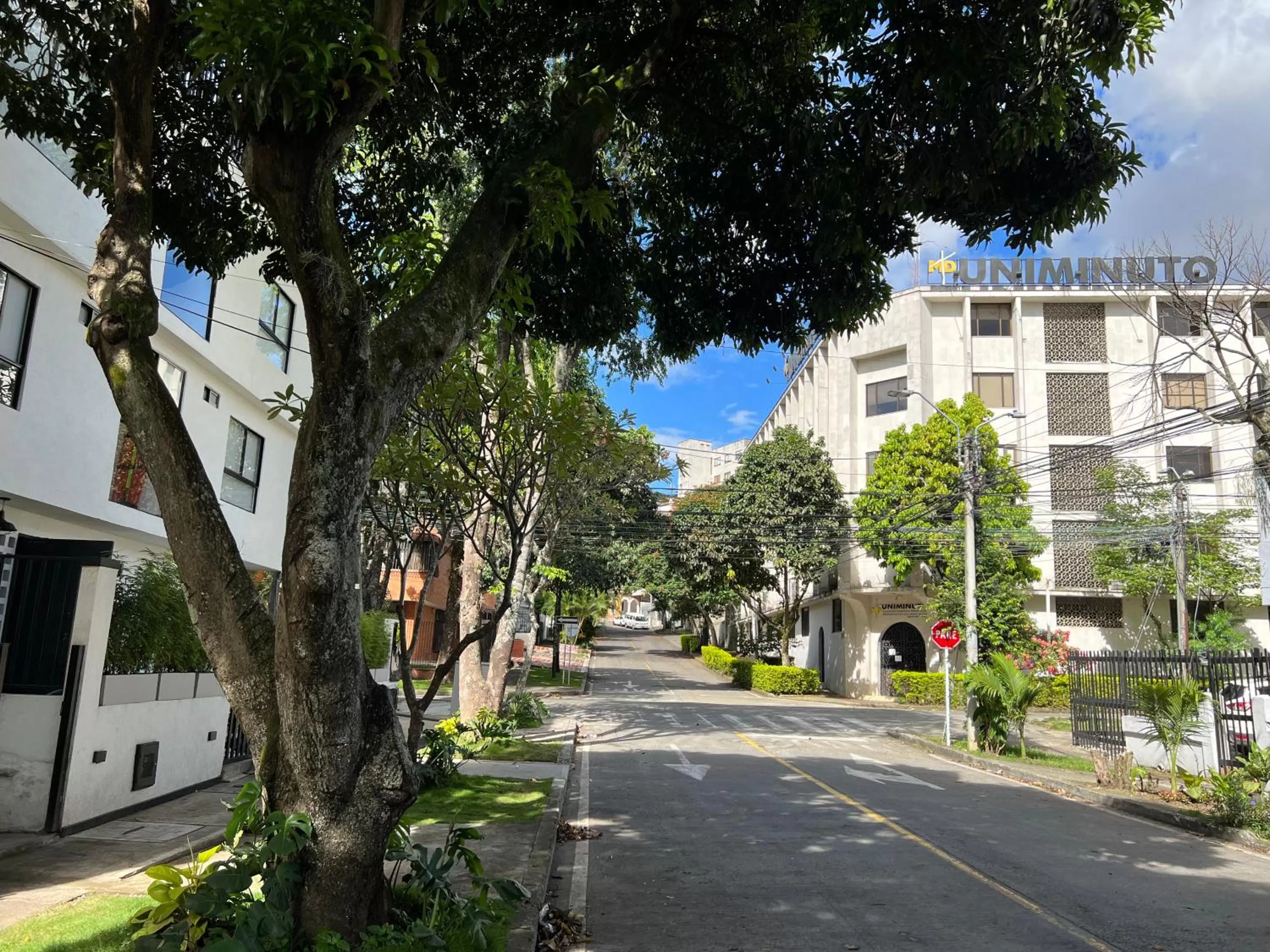 Quiet street view in HOTEL 9.5 SAN FERNANDO