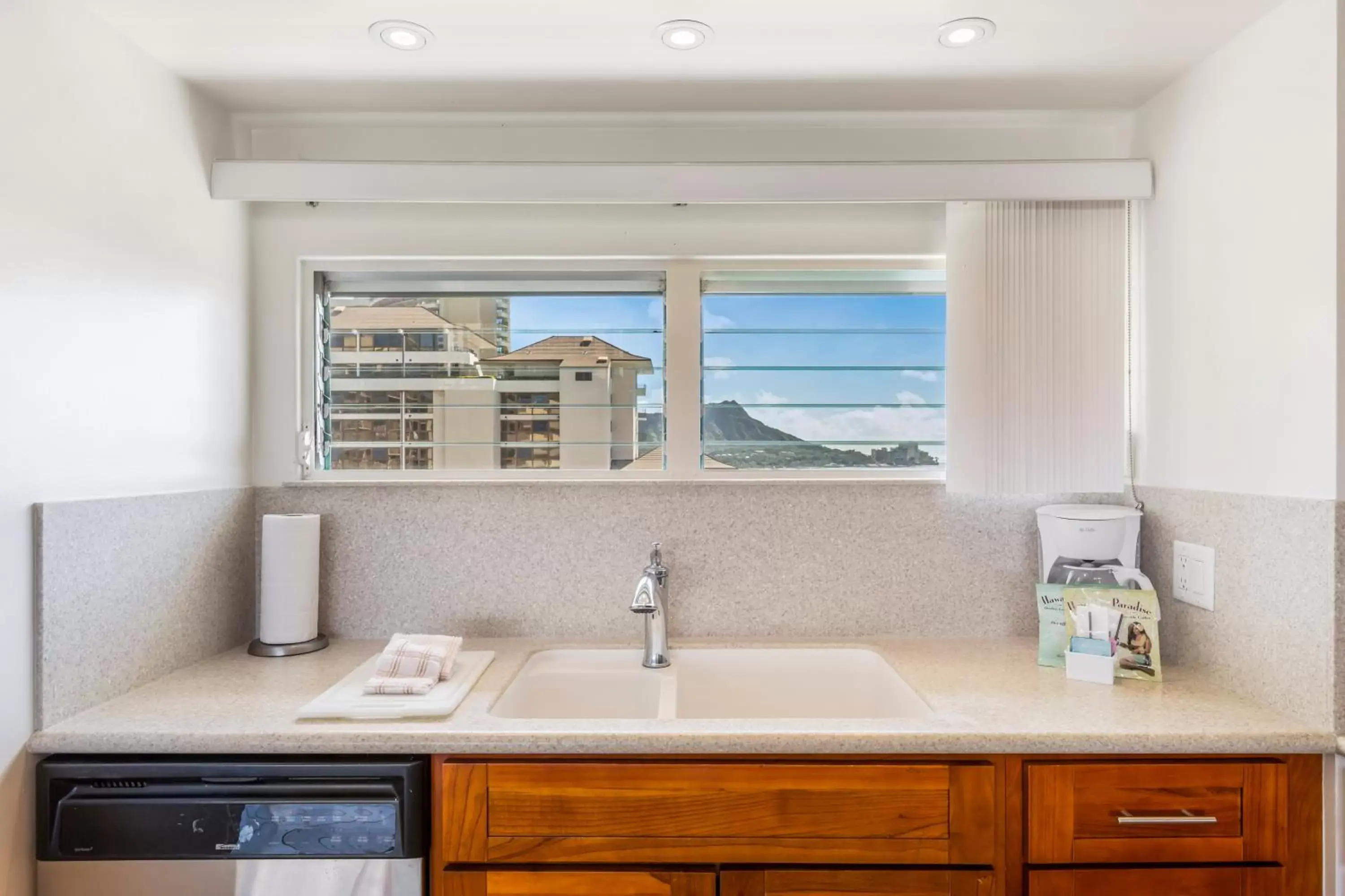 Kitchen or kitchenette, Kitchen/Kitchenette in Castle Waikiki Shore Beachfront Condominiums