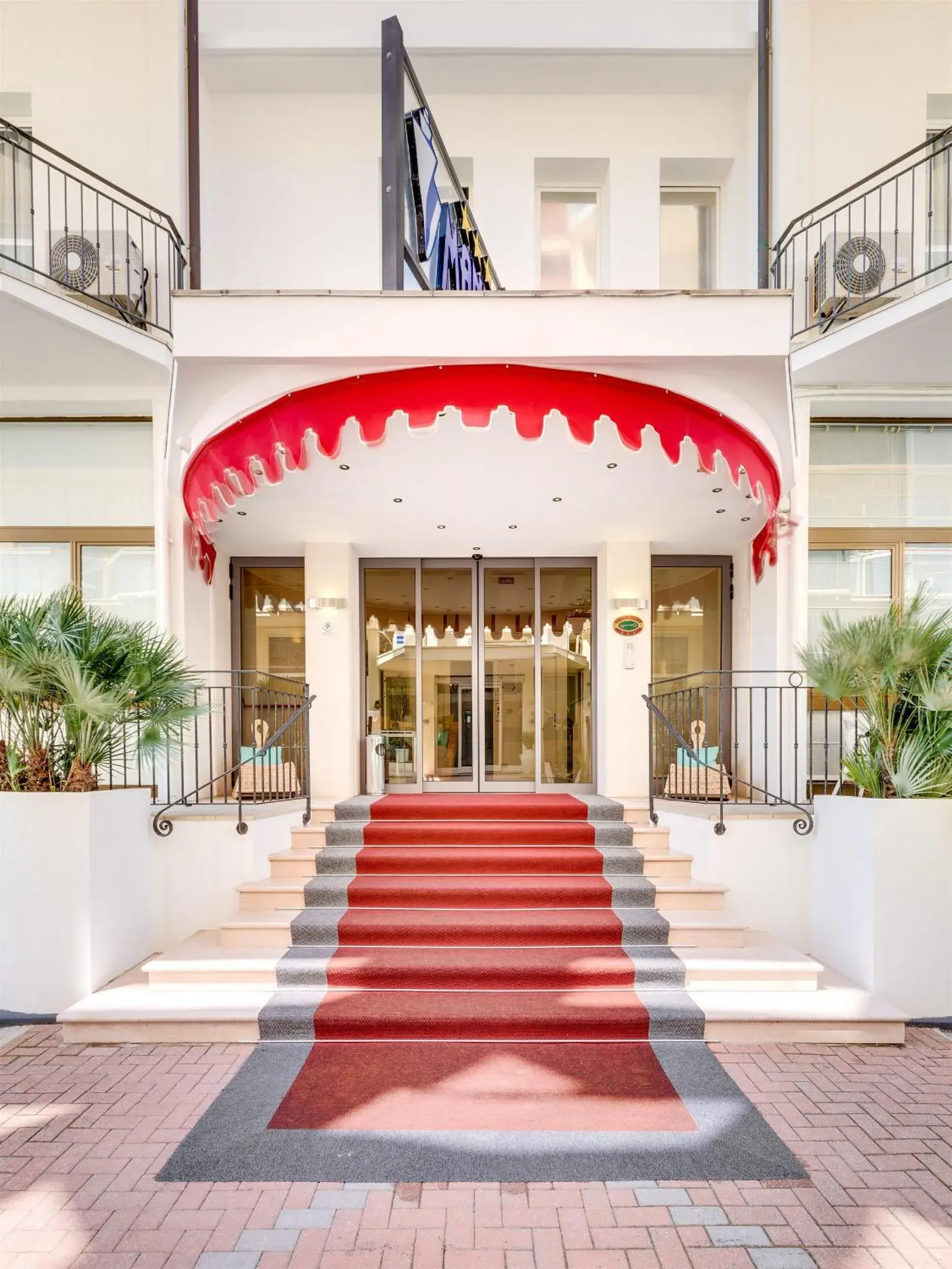 Facade/entrance in Hotel Manila