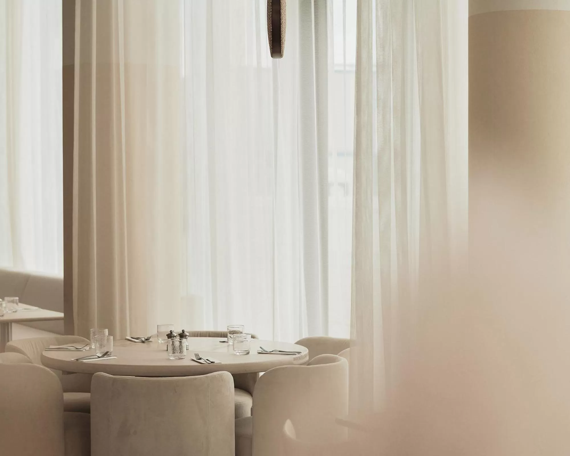 Restaurant/places to eat, Bathroom in Enso District Hotel