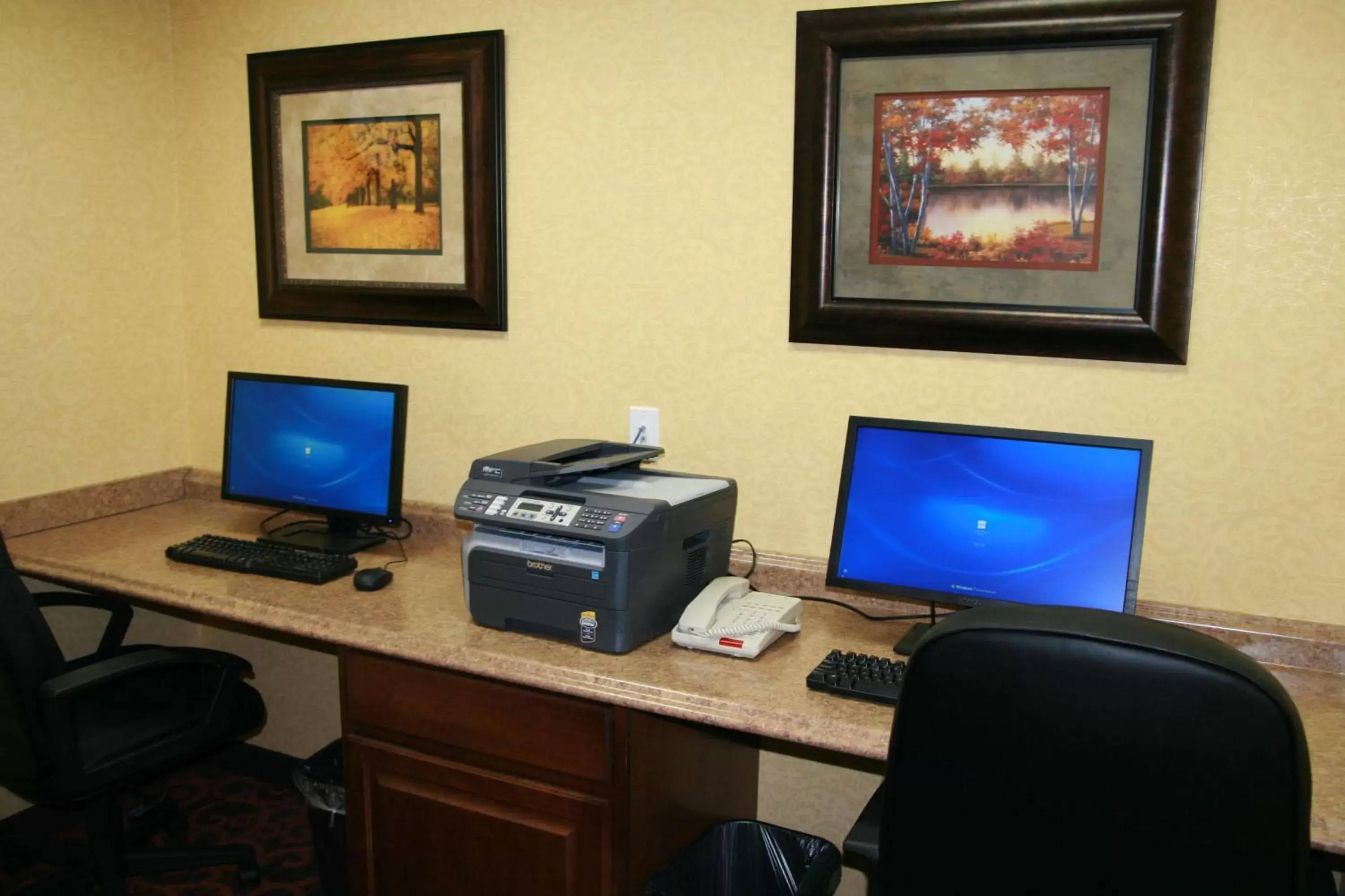 Business facilities in Hampton Inn Junction City