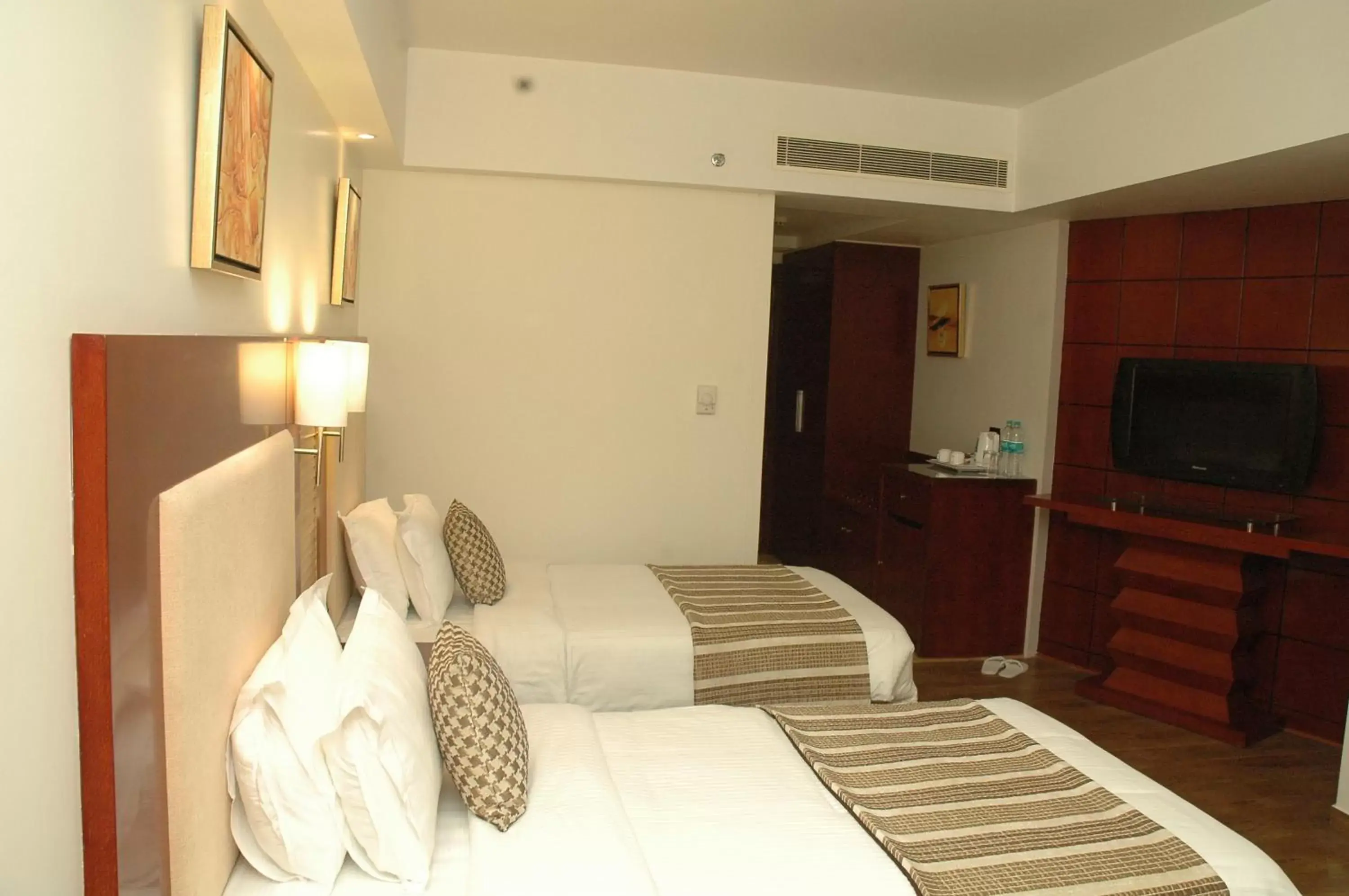 Bedroom, Bed in Sarovar Portico Jaipur