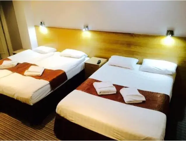 Bedroom, Bed in West Cromwell Hotel Bedroom, Bed in West Cromwell Hotel