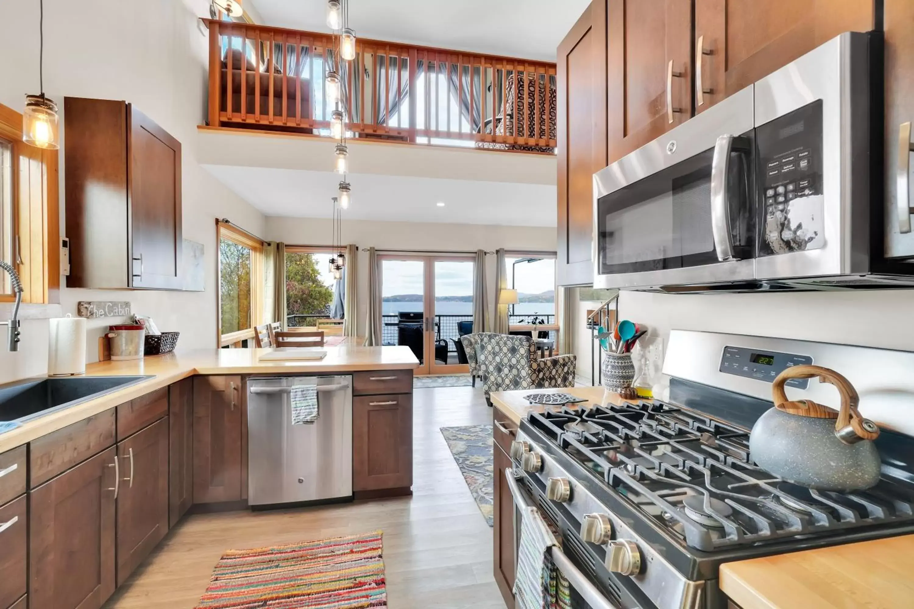 Kitchen or kitchenette, Kitchen/Kitchenette in Lakeshore Vermont