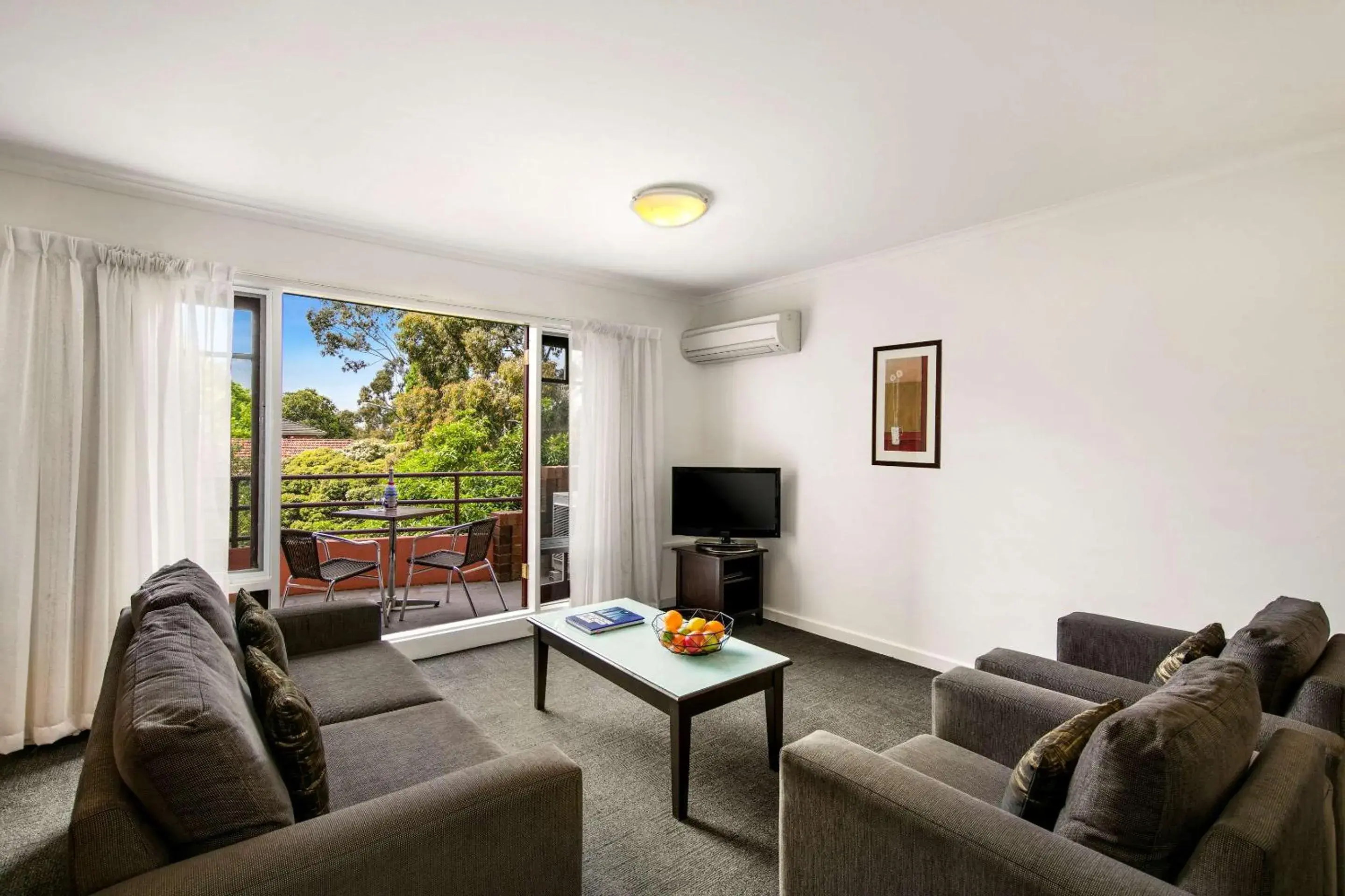 Photo of the whole room, Seating Area in Comfort Apartments Royal Gardens