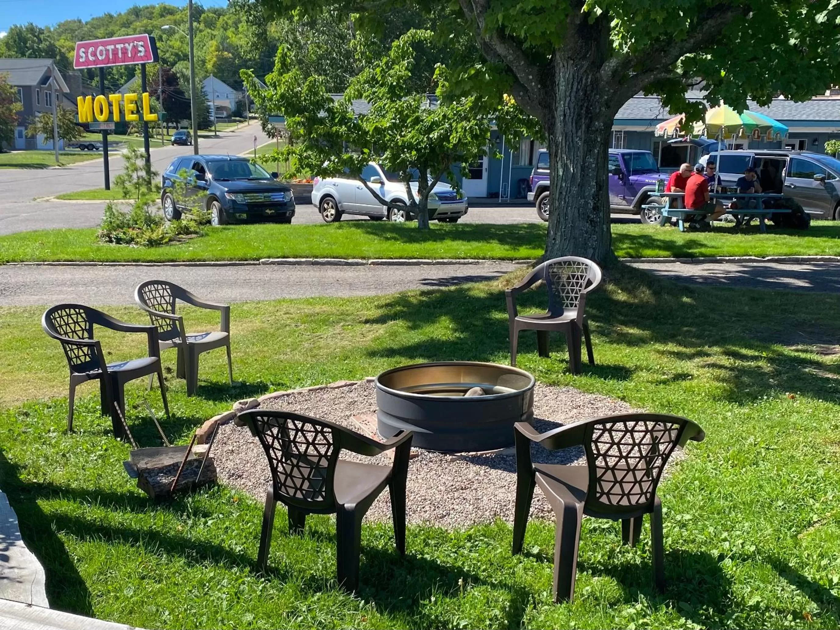 Garden in Scotty's Motel