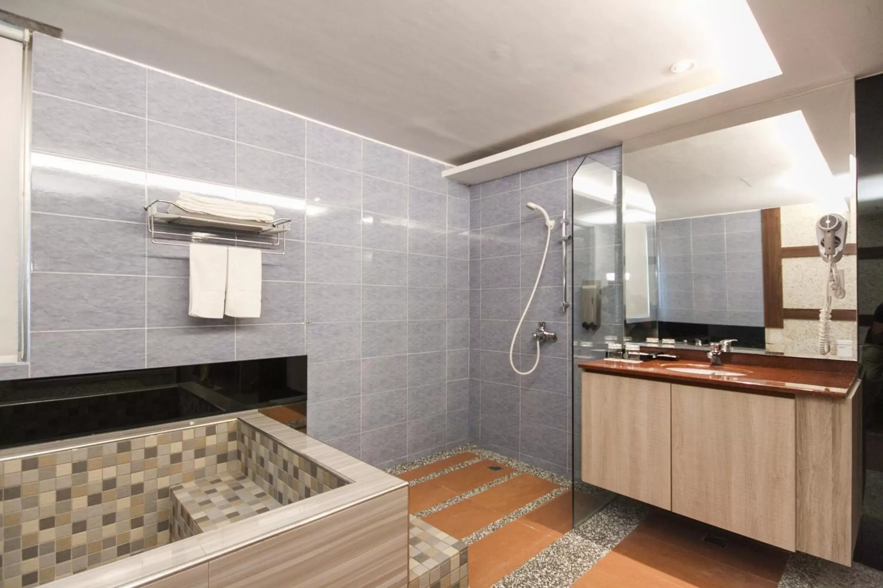 Bathroom, Kitchen/Kitchenette in Yuhao Hotel - Hsinchu Branch