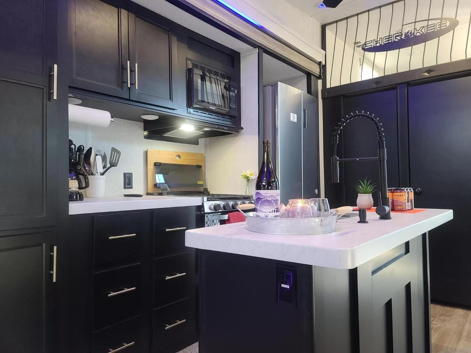 Kitchen or kitchenette in Grand Canyon RV Glamping