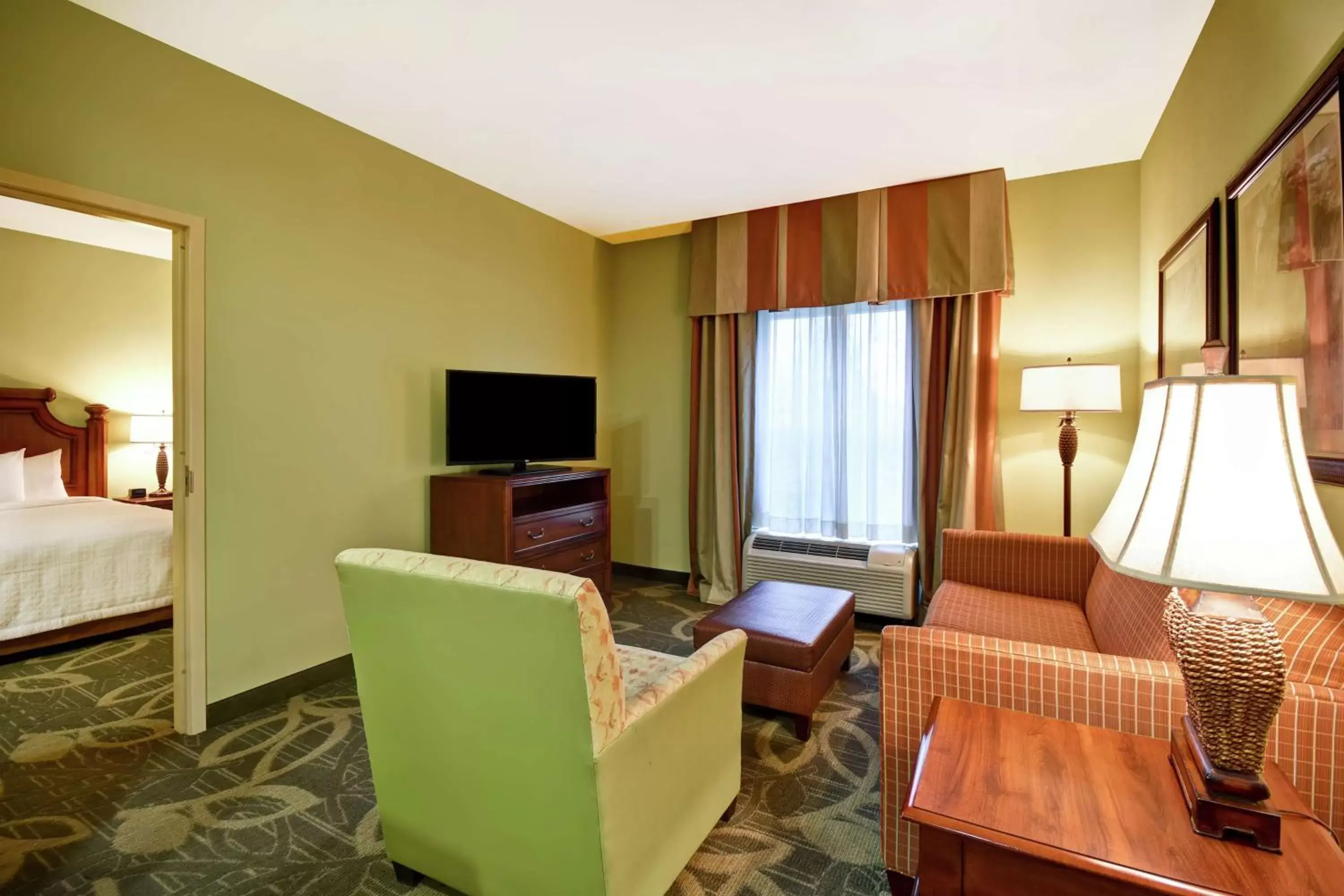 Bedroom, TV/Entertainment Center in Homewood Suites by Hilton Ocala at Heath Brook