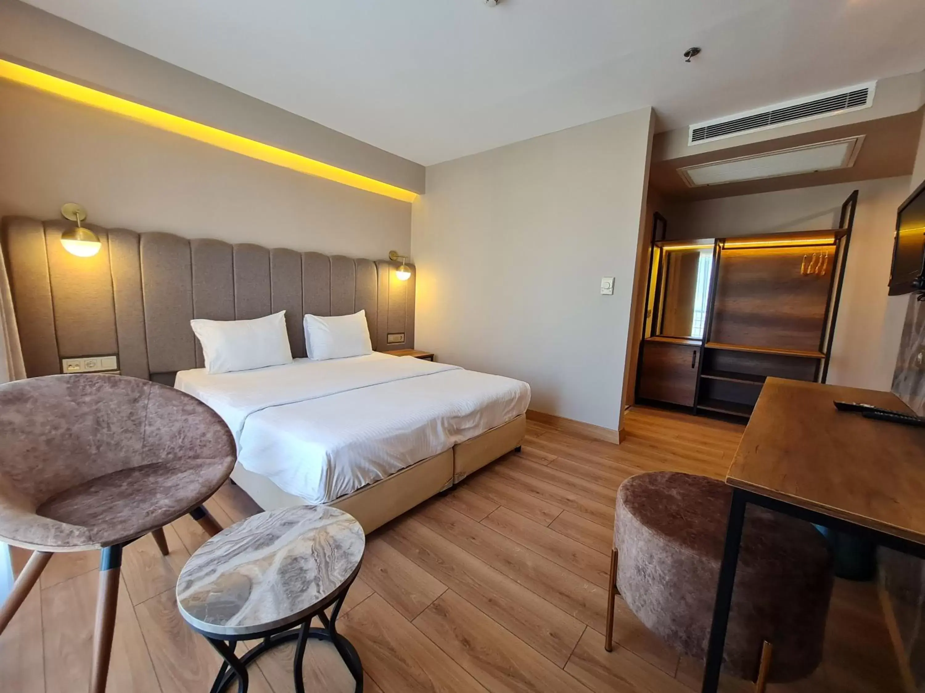 Photo of the whole room, Bed in Air Boss Istanbul Airport and Fair Hotel