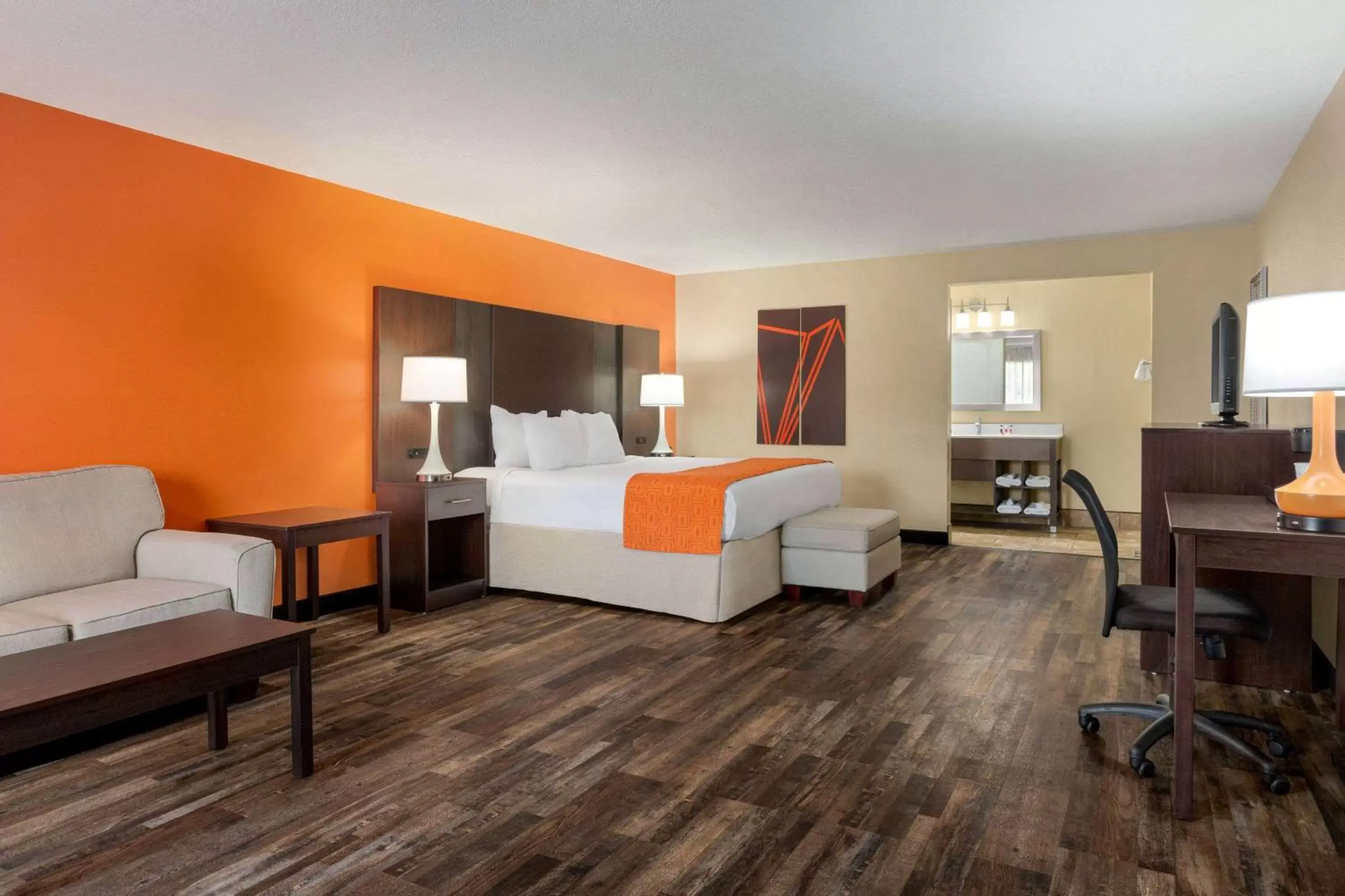 Bed in Howard Johnson by Wyndham Pigeon Forge