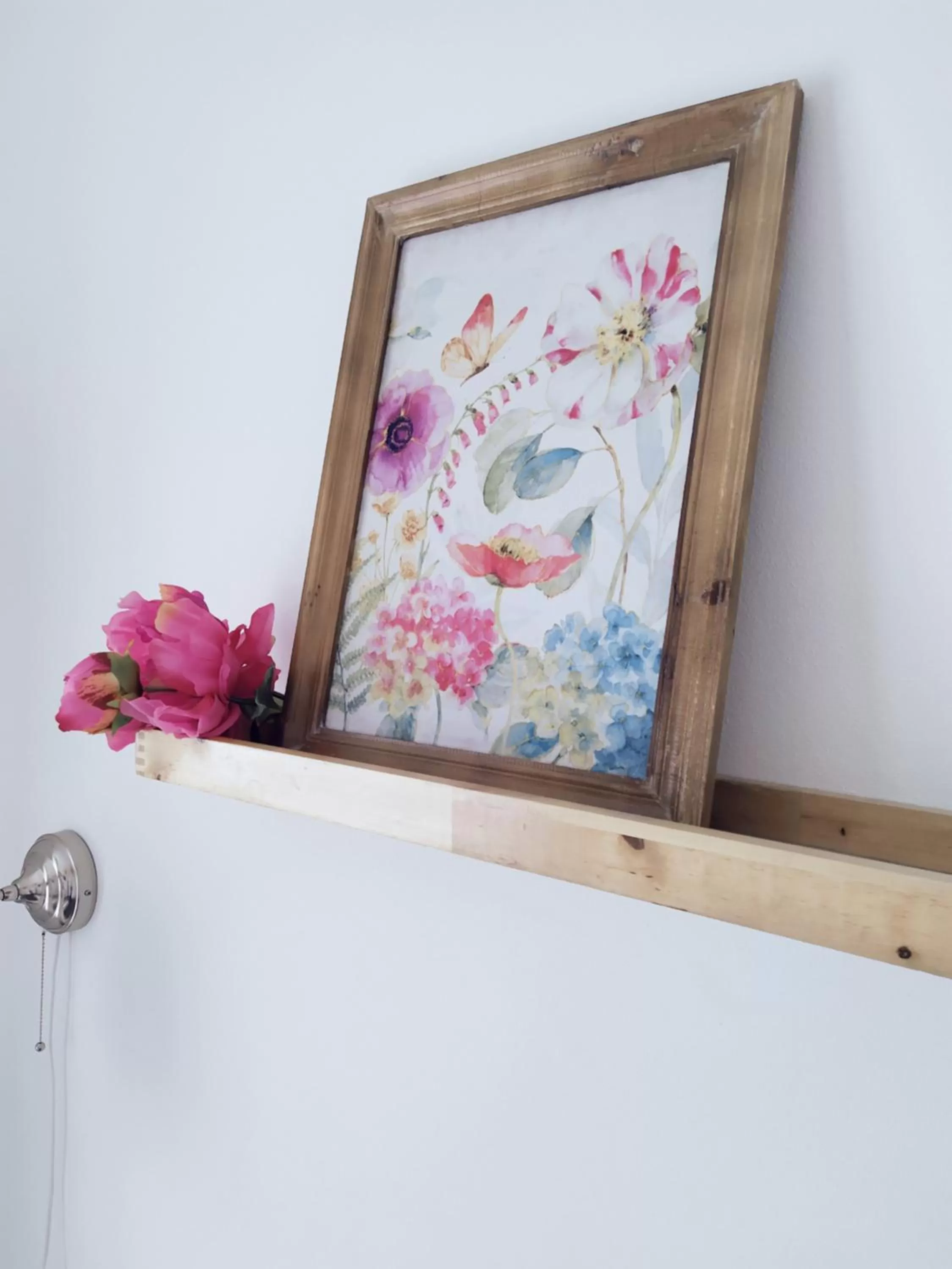 Decorative detail, TV/Entertainment Center in B&B Peonia