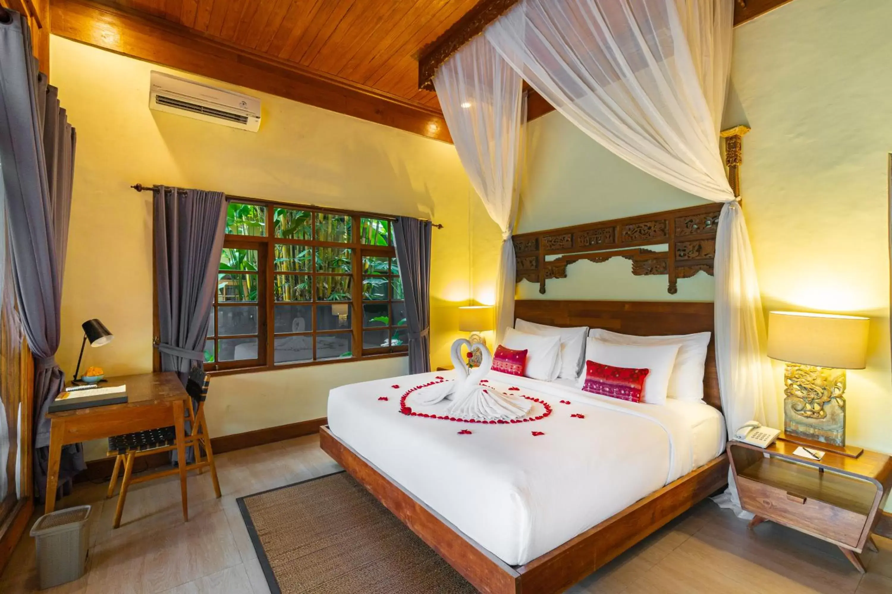Bed in Ubud Valley Boutique Resort