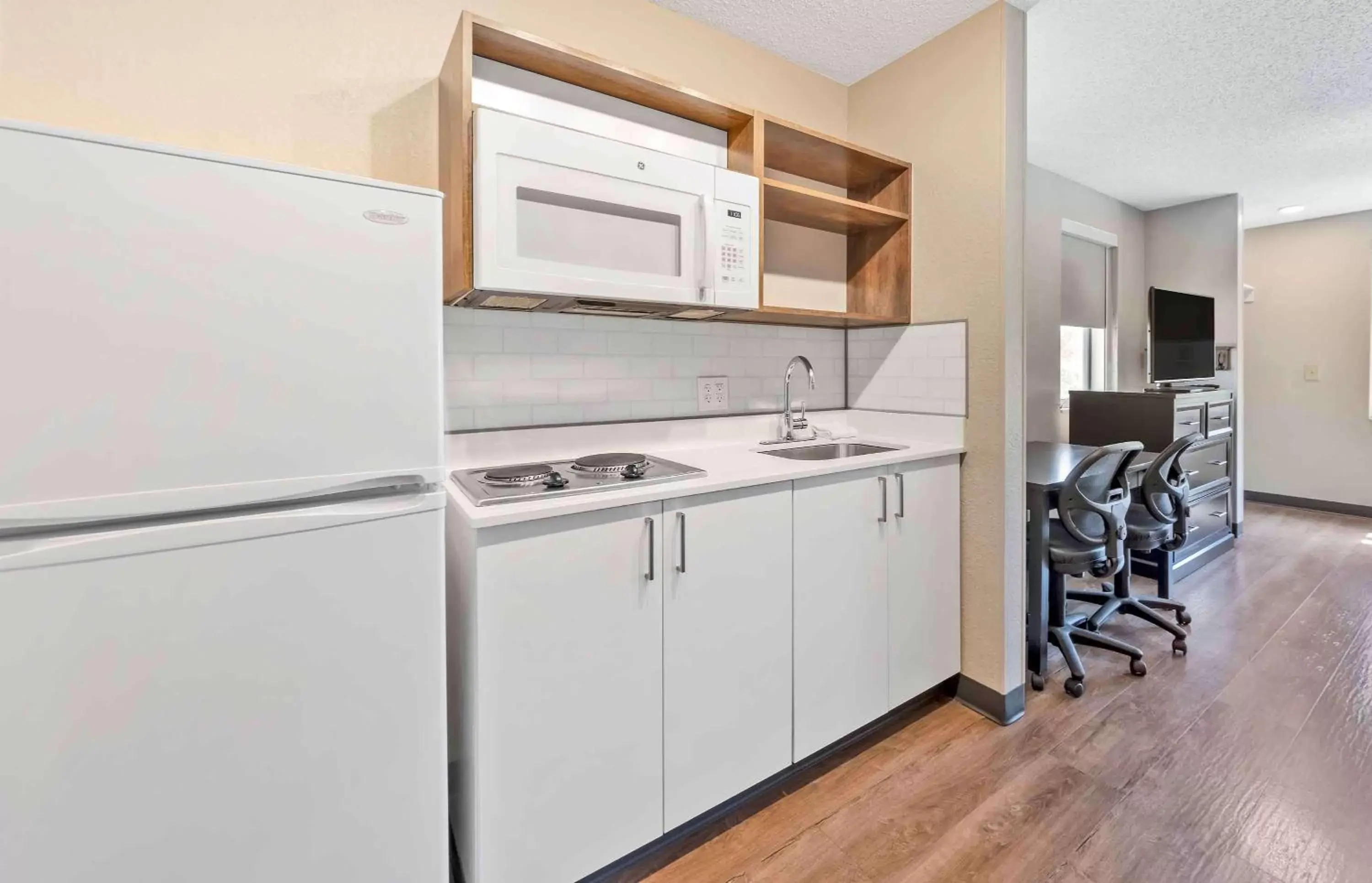 Bedroom, Kitchen/Kitchenette in Extended Stay America Premier Suites - Fort Lauderdale - Convention Center - Cruise Port