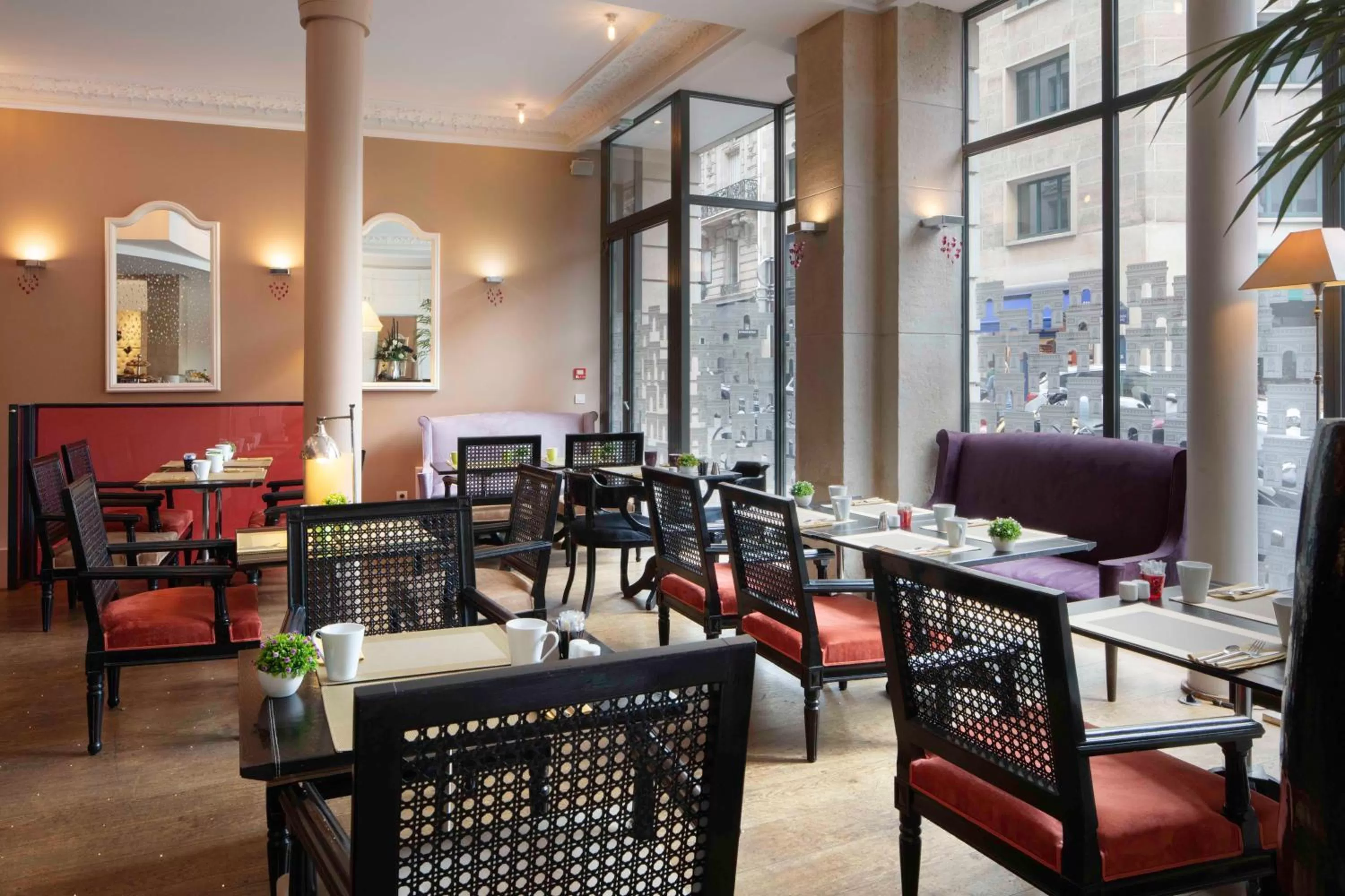 Restaurant/places to eat in Le 123 Elysees - Astotel