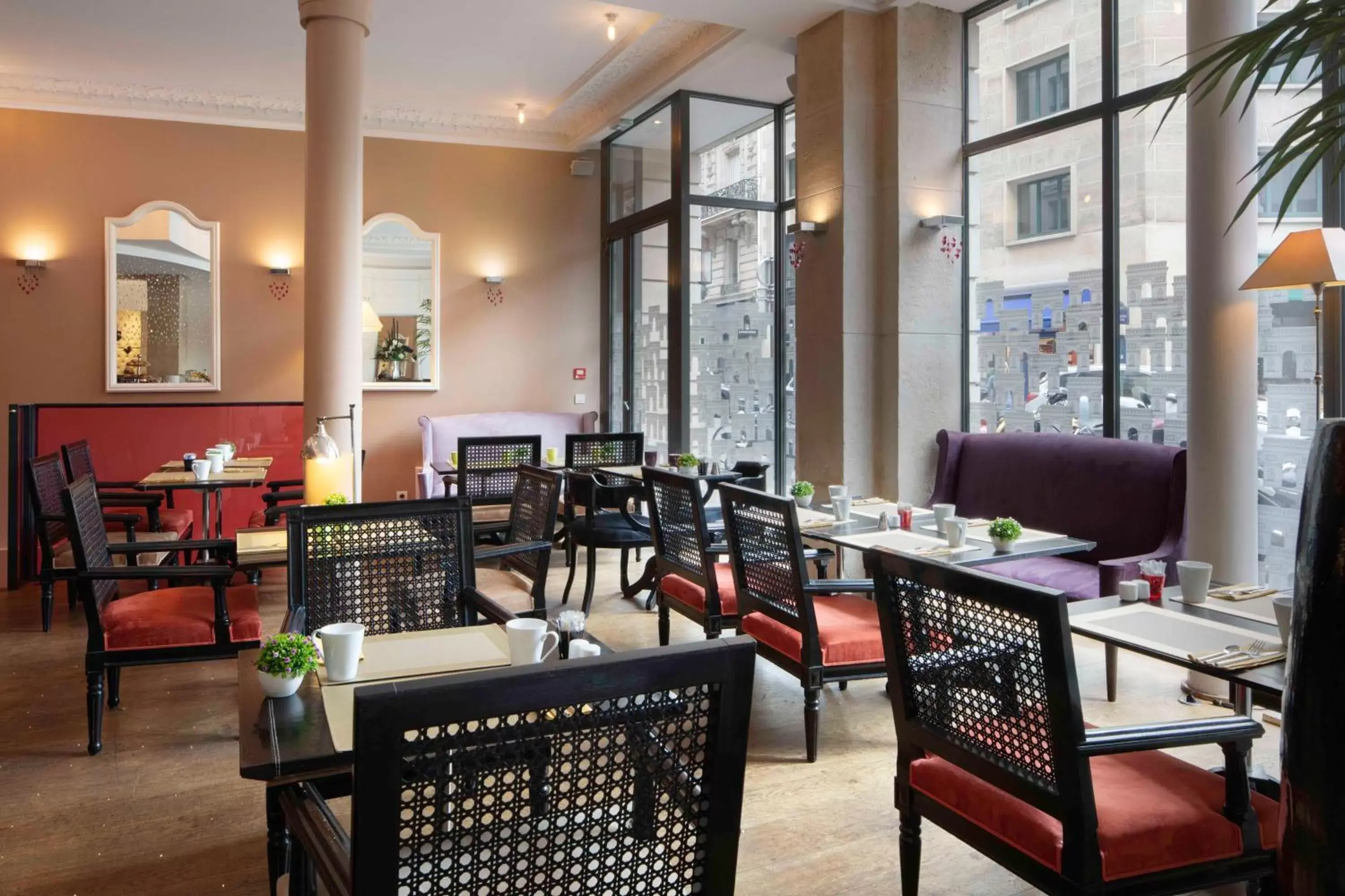 Restaurant/Places to Eat in Le 123 Elysees - Astotel