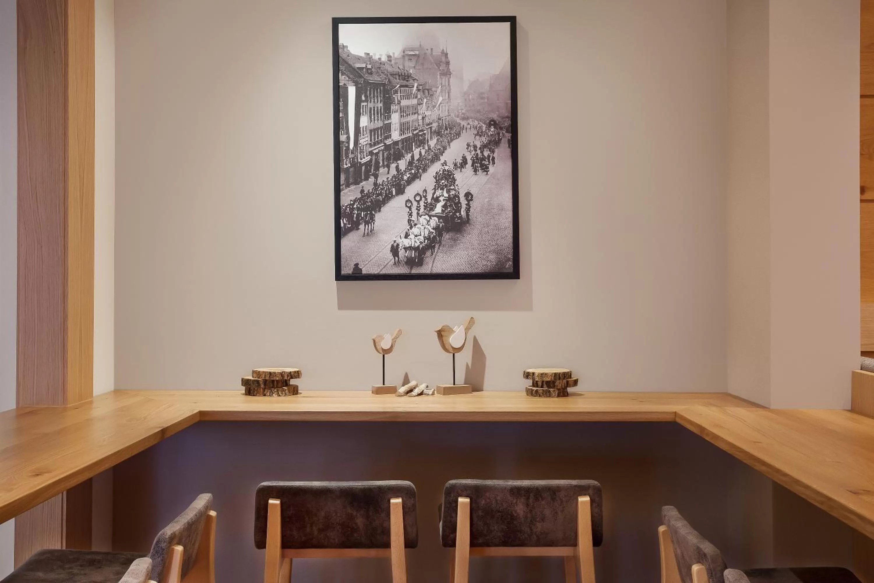 Lounge or bar in Holiday Inn Nürnberg City Centre by IHG