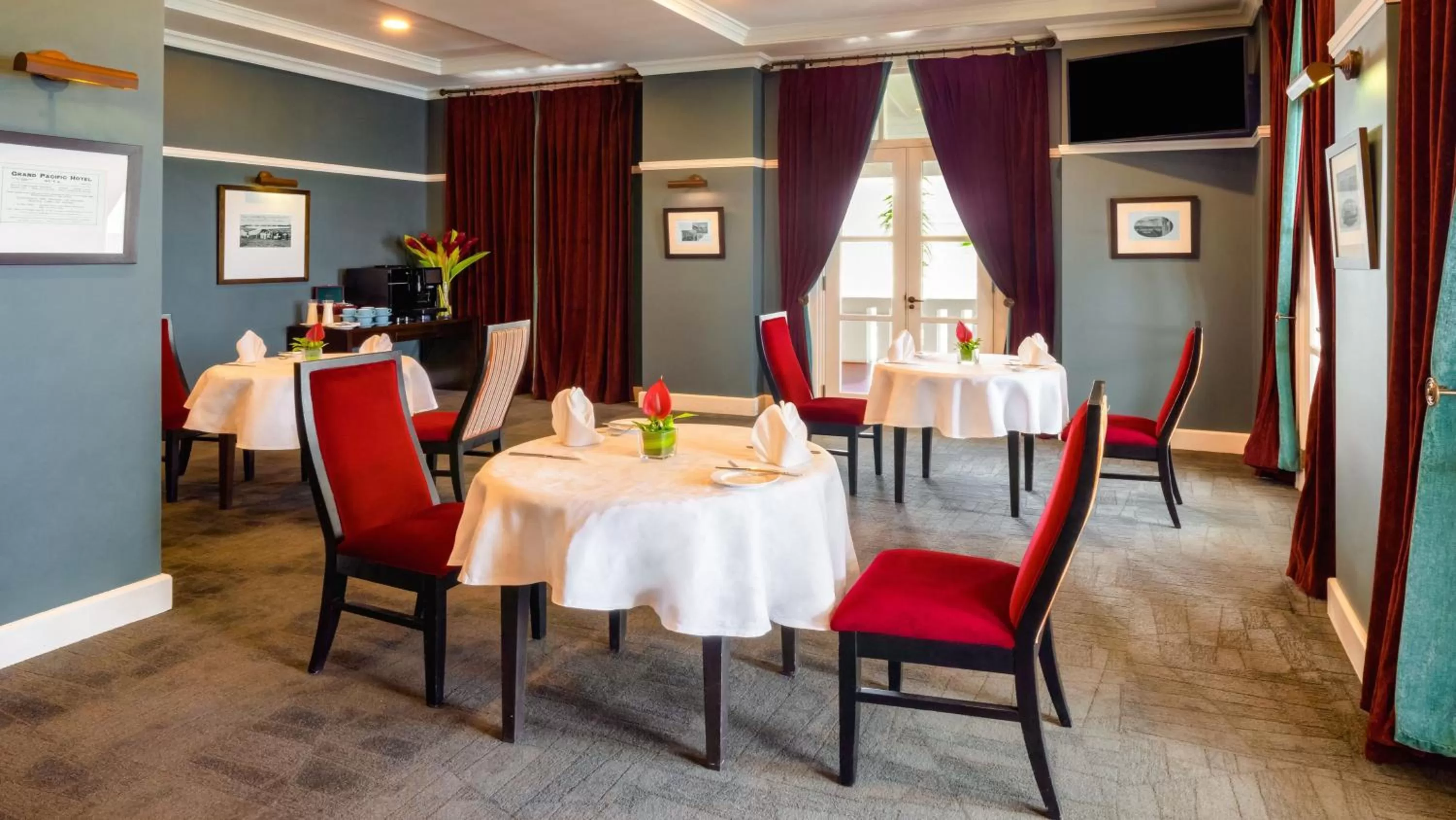 Restaurant/places to eat in Grand Pacific Hotel