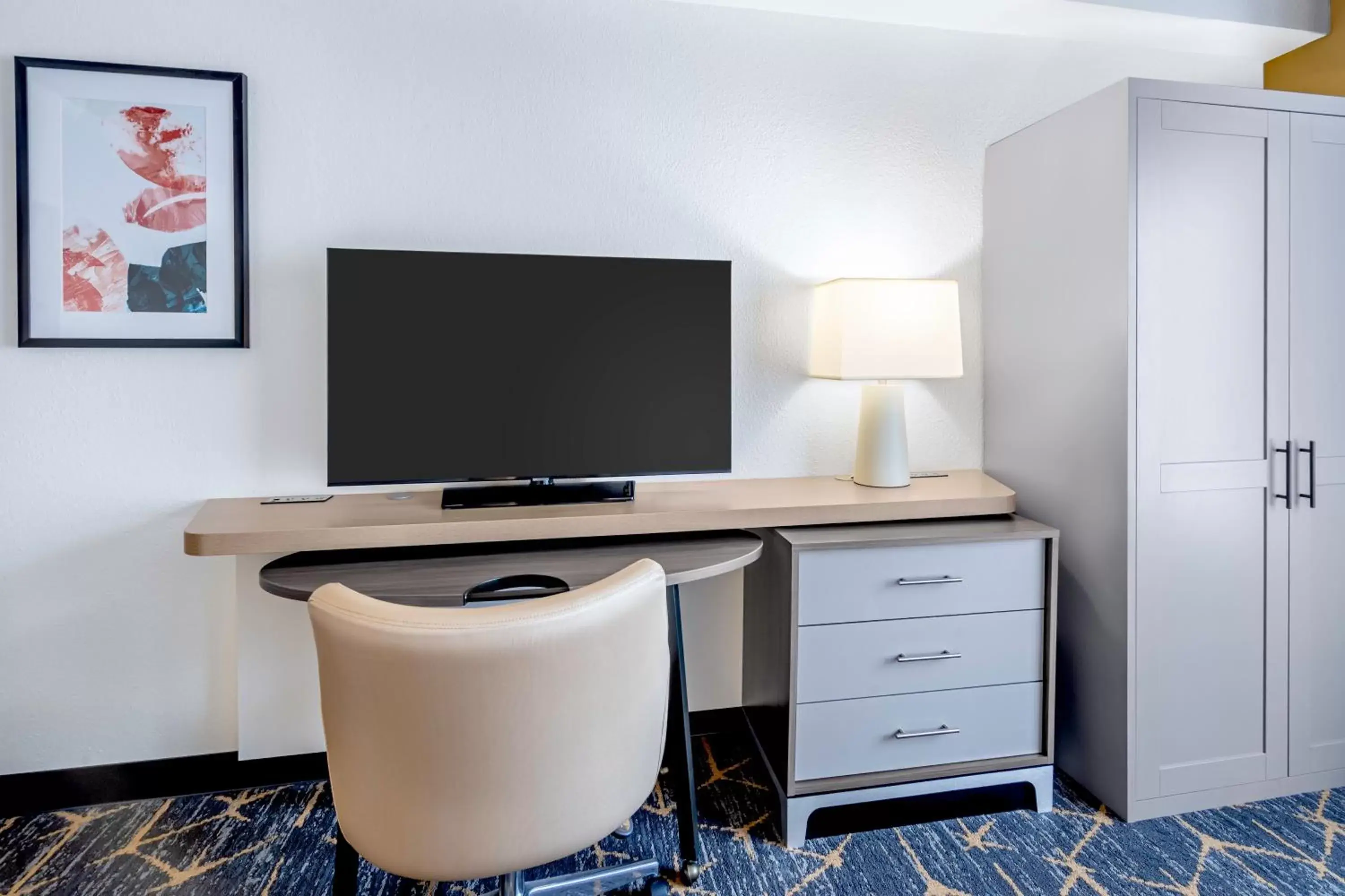 Photo of the whole room, TV/Entertainment Center in Holiday Inn Hotel & Suites Wausau-Rothschild, an IHG Hotel