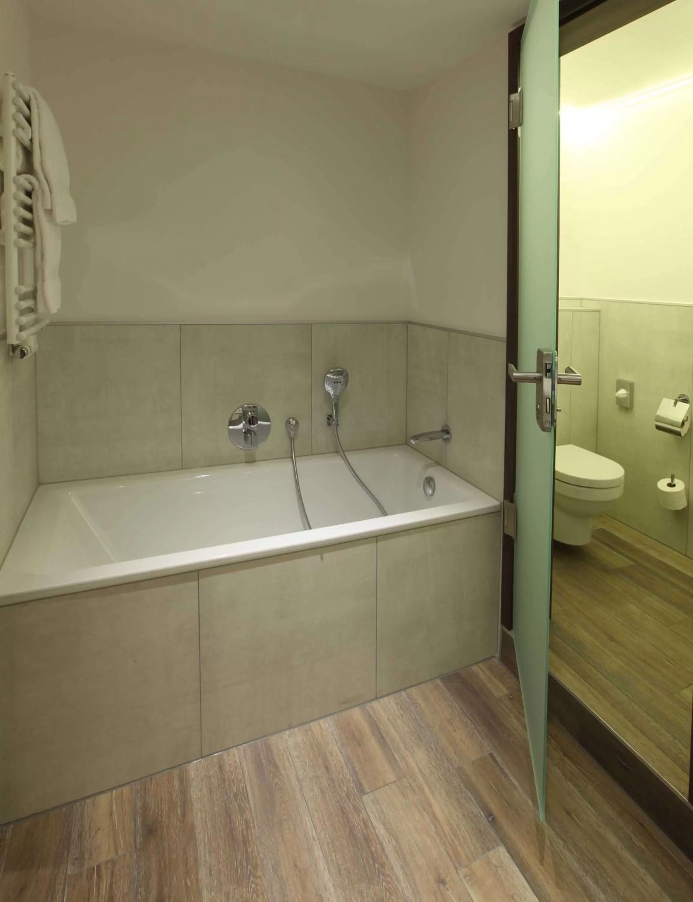 Bathroom in Lindner Hotel Cologne City Plaza, part of JdV by Hyatt