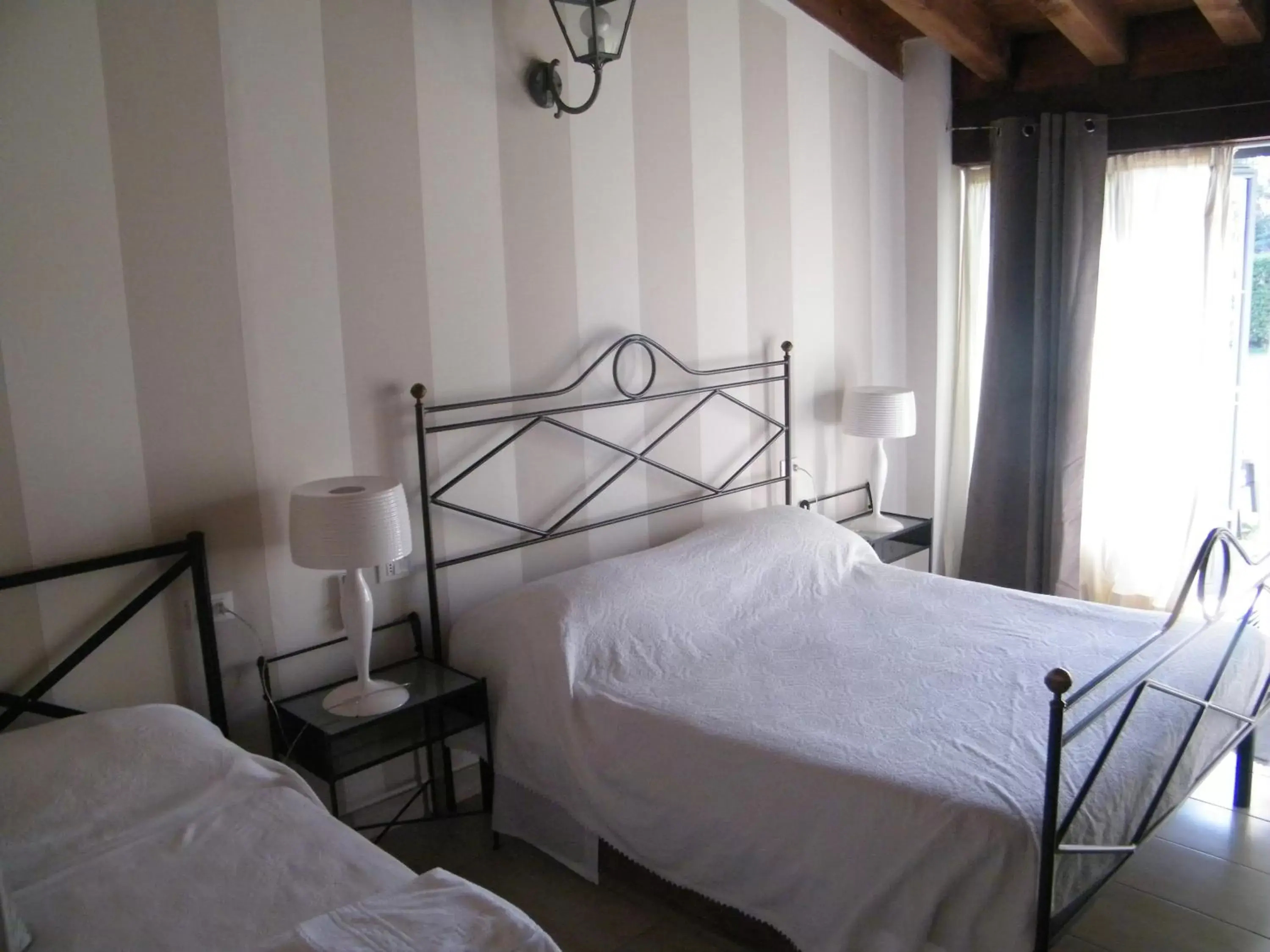 Bed in Villa Franca in Franciacorta