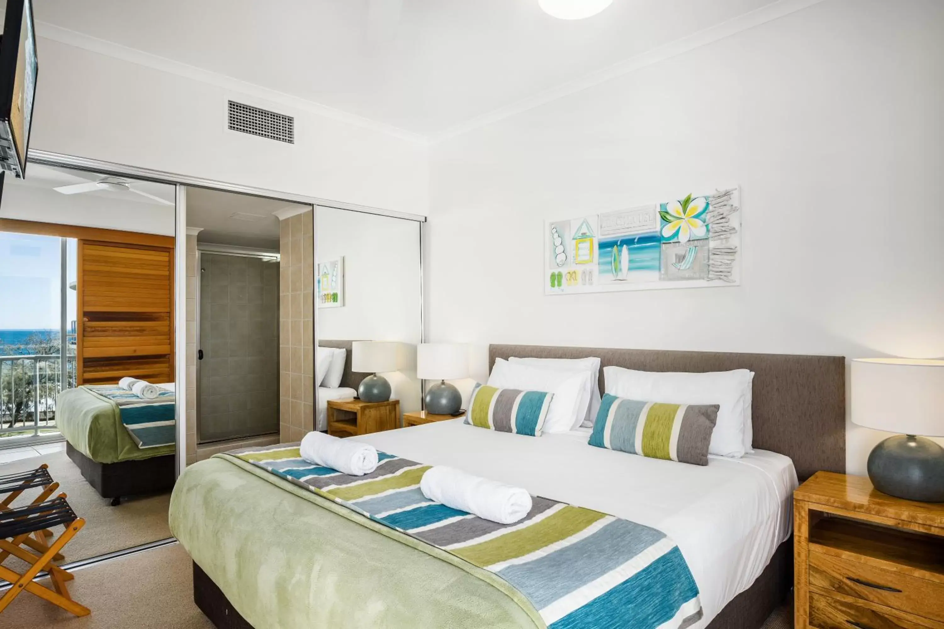 Bedroom, Bed in Rolling Surf Resort