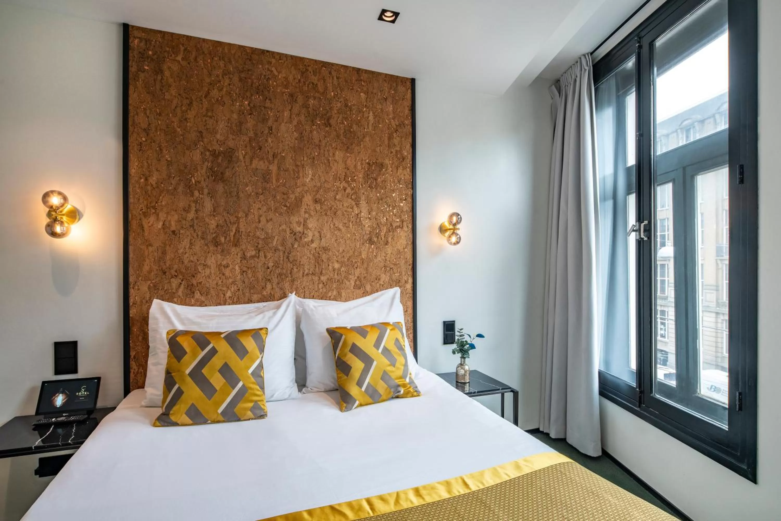 Photo of the whole room, Bed in Sotel Amsterdam Central Station