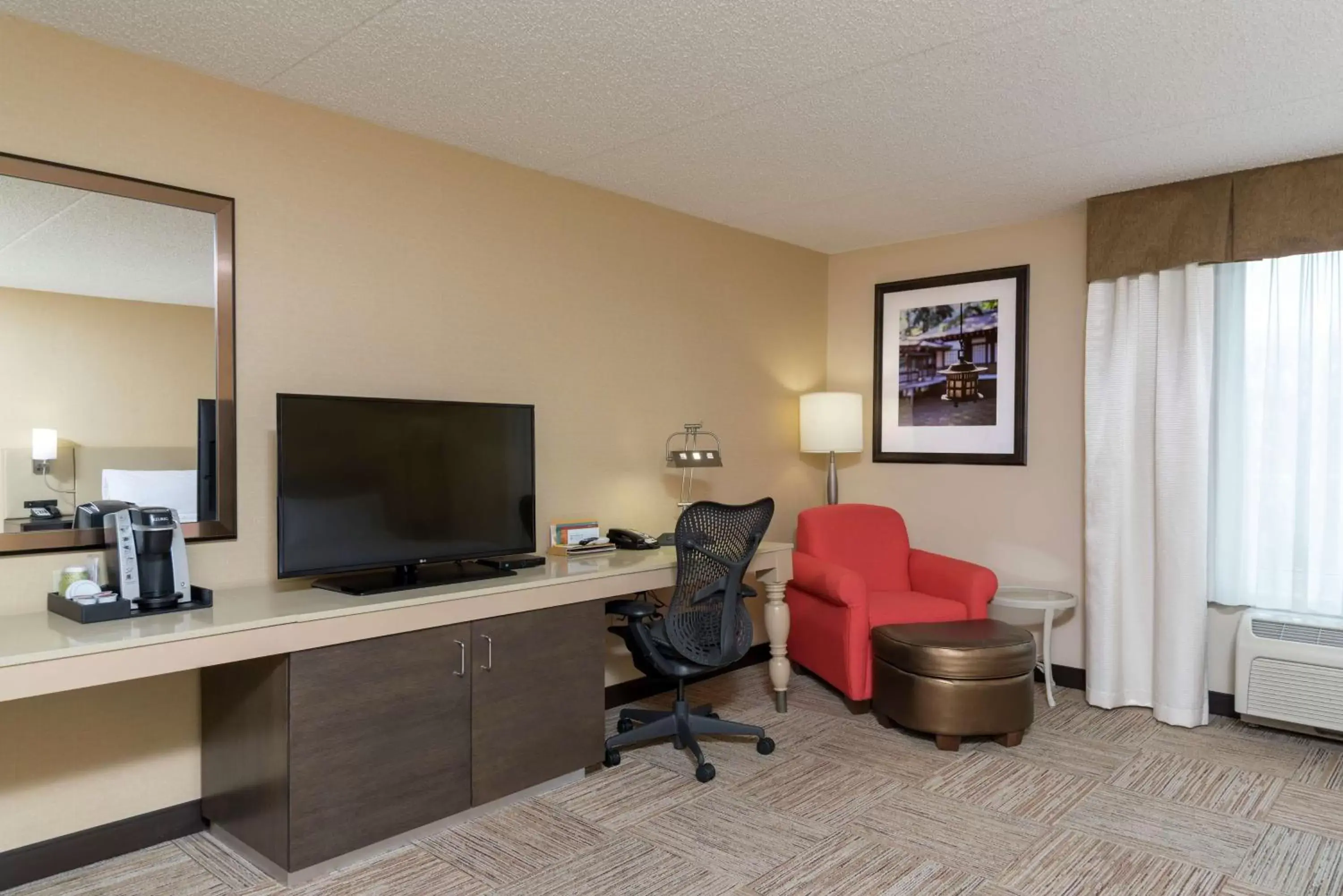 Bed, TV/Entertainment Center in Hilton Garden Inn West Lafayette Wabash Landing