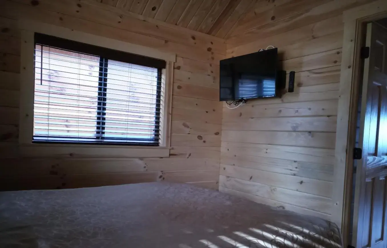 Bed in Waterfront Inn Mackinaw City Bed in Waterfront Inn Mackinaw City