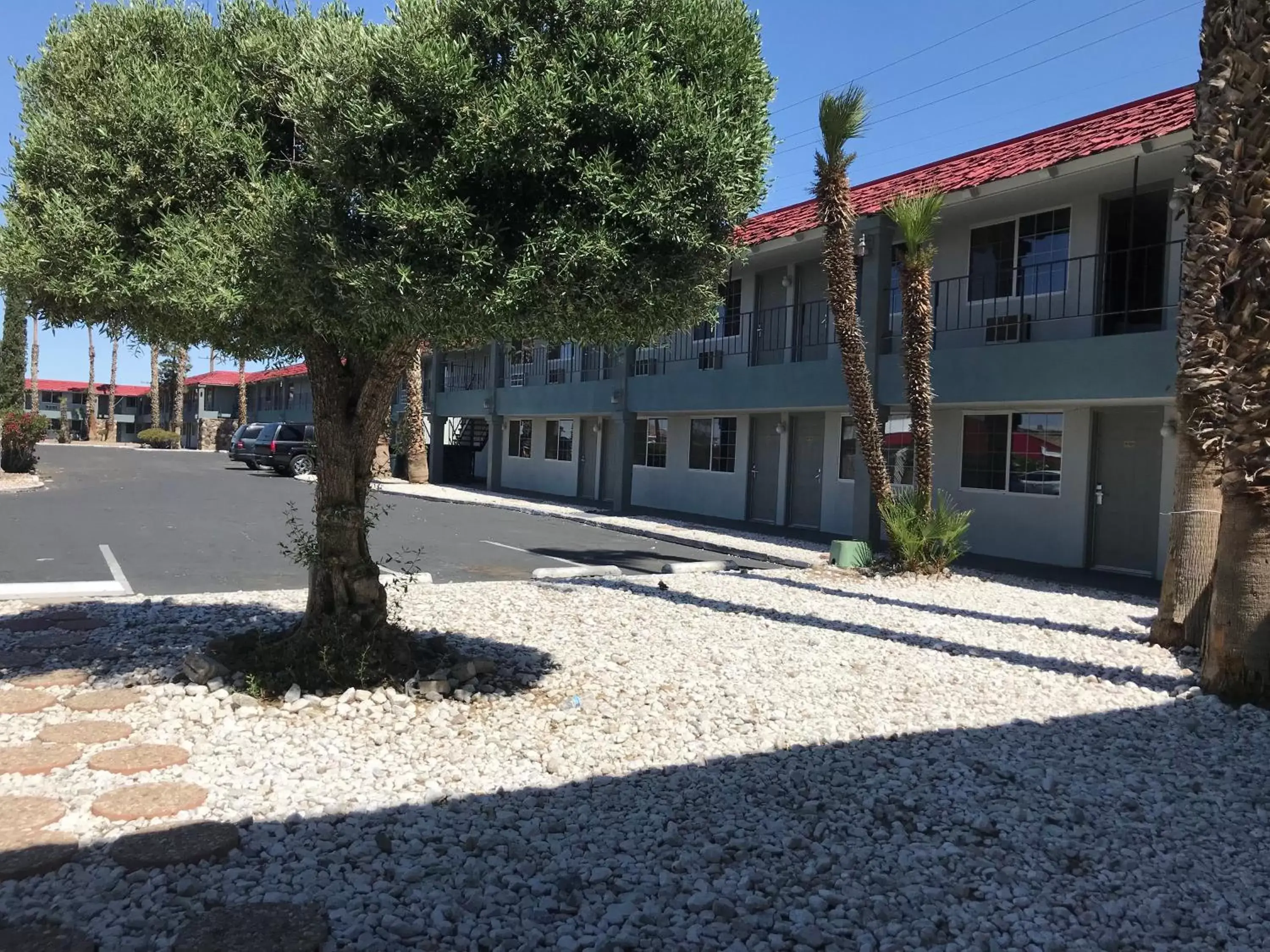 Property Building in Economy Inn Barstow