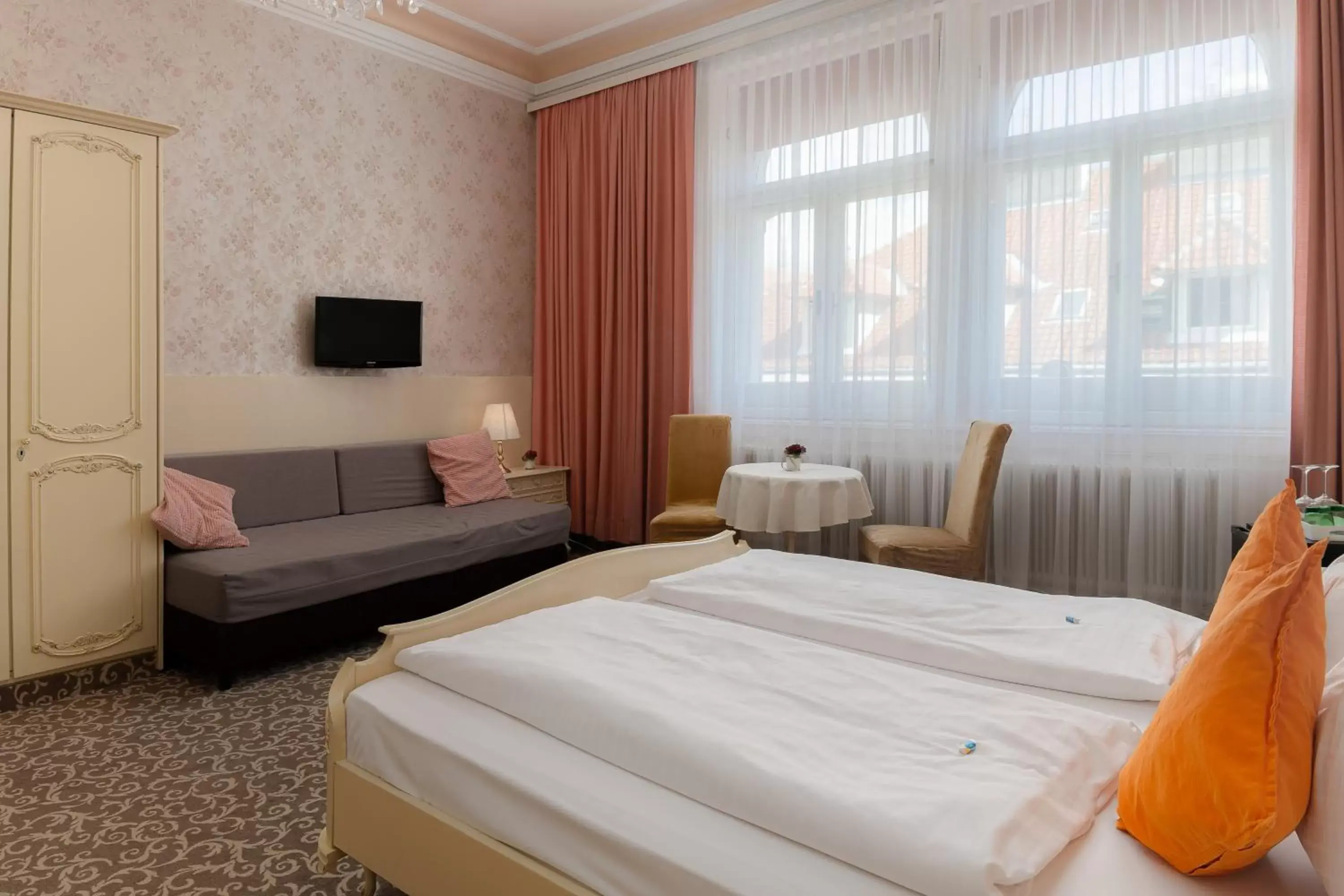 Photo of the whole room, Bed in Aviano Boutiquehotel