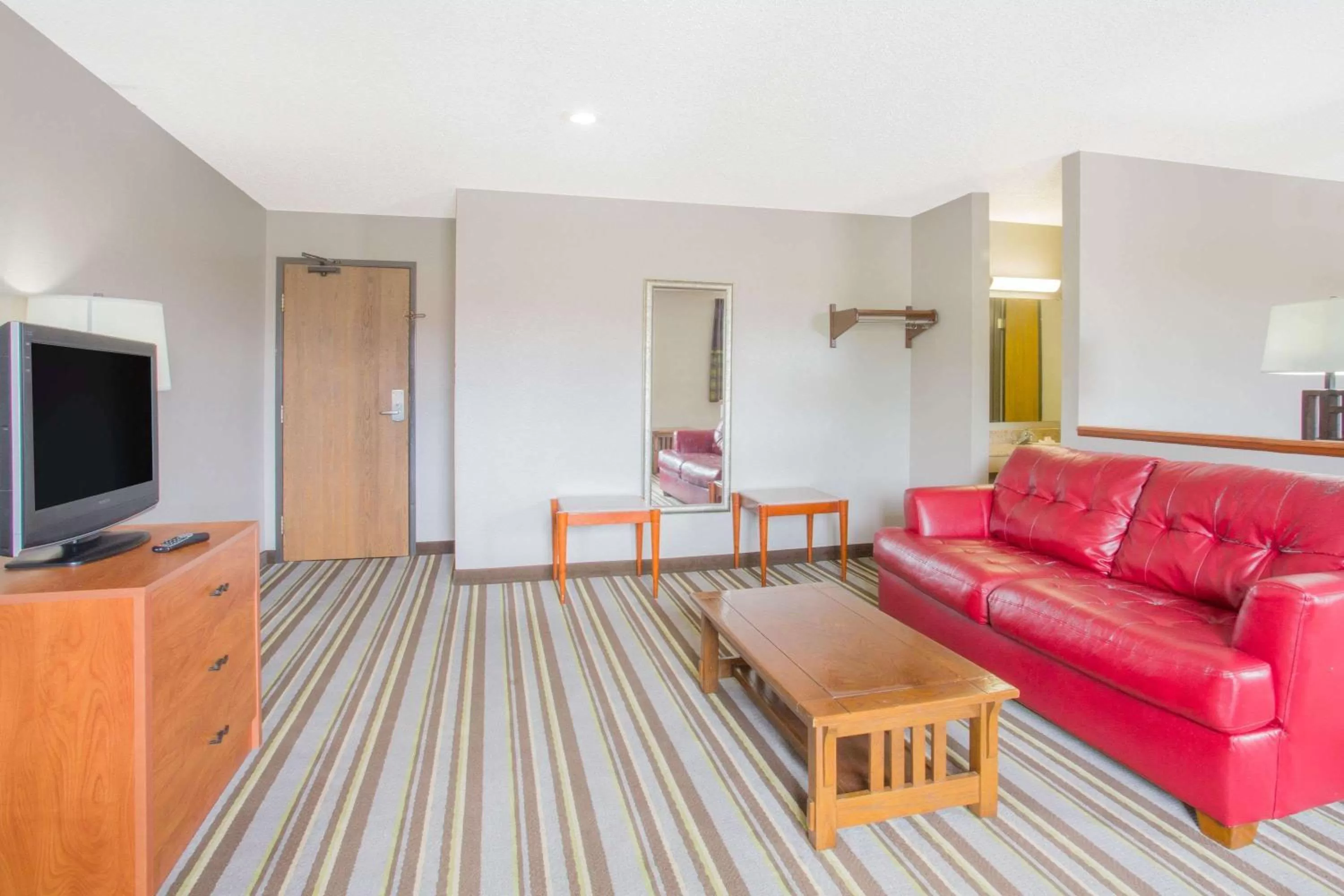 Photo of the whole room in Super 8 by Wyndham Abingdon VA