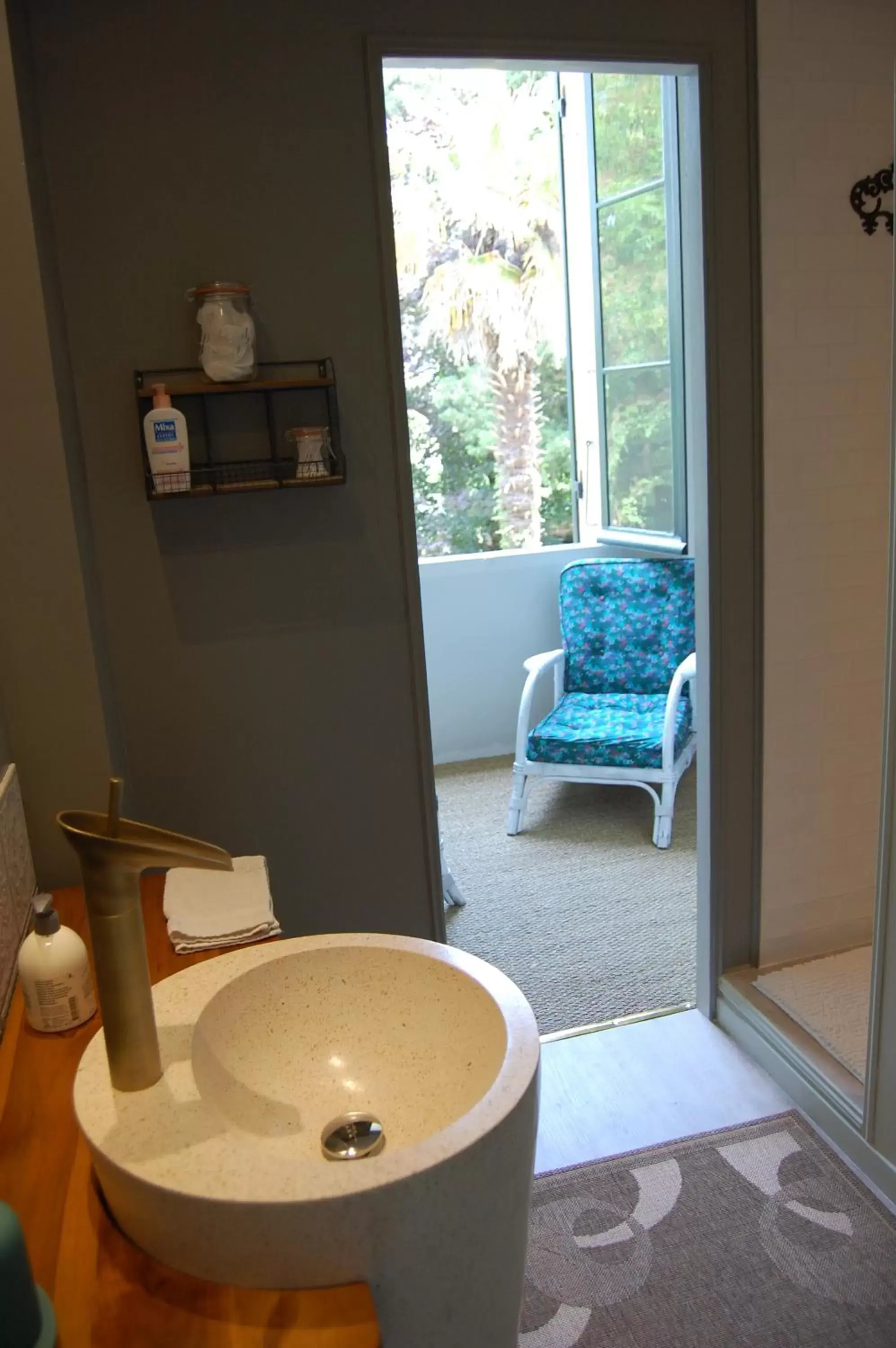 Shower, Bathroom in Madeleine Bergerac