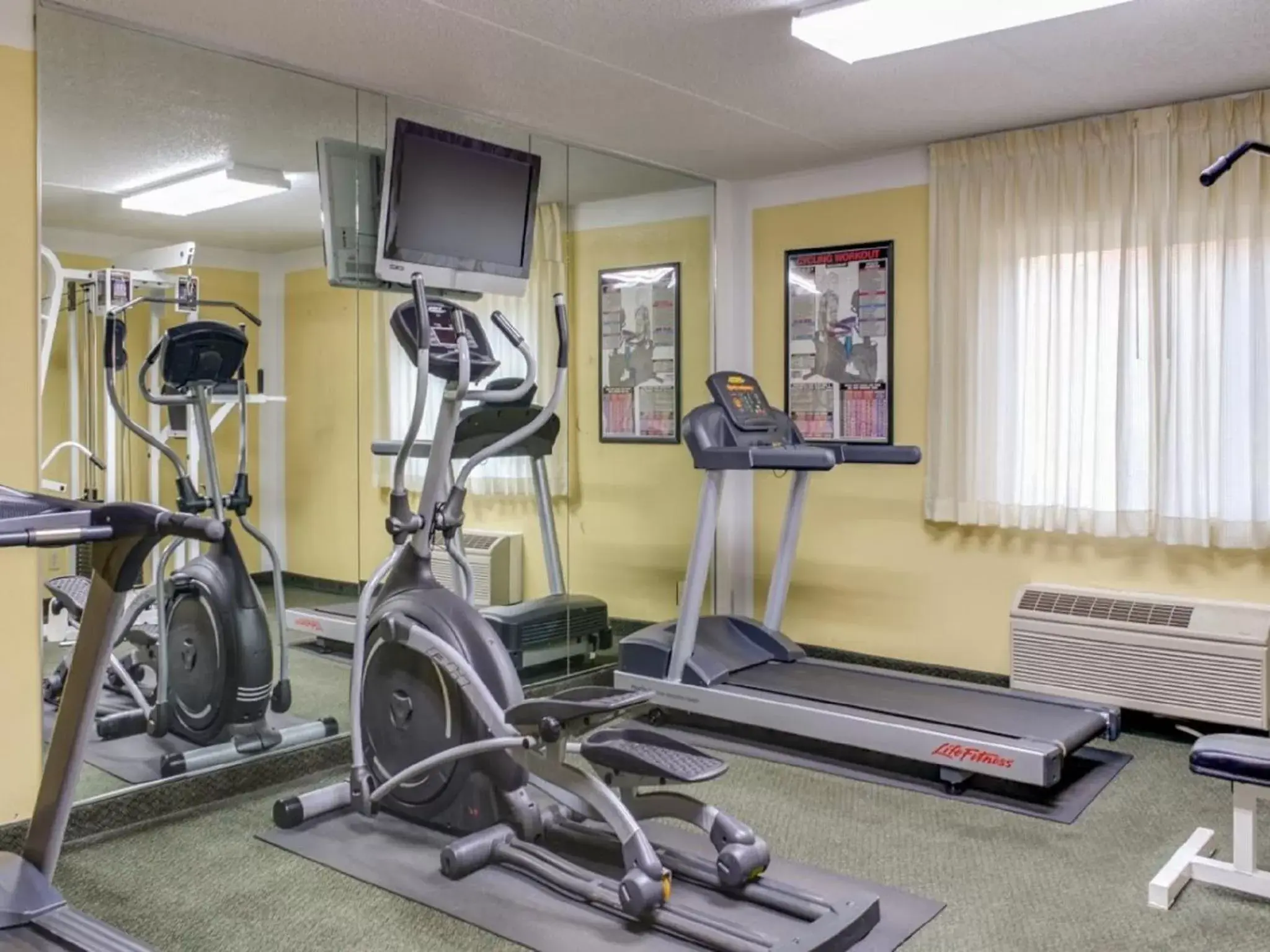 Fitness centre/facilities, Fitness Center/Facilities in Club Hotel Nashville Inn & Suites